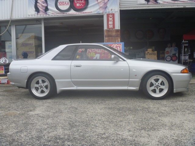 NISSAN R32 SKYLINE GT-R タイヤ&ホイール交換☆ | 日産 NISSAN R32 SKYLINE GT-R タイヤ&ホイール交換☆ | 日産