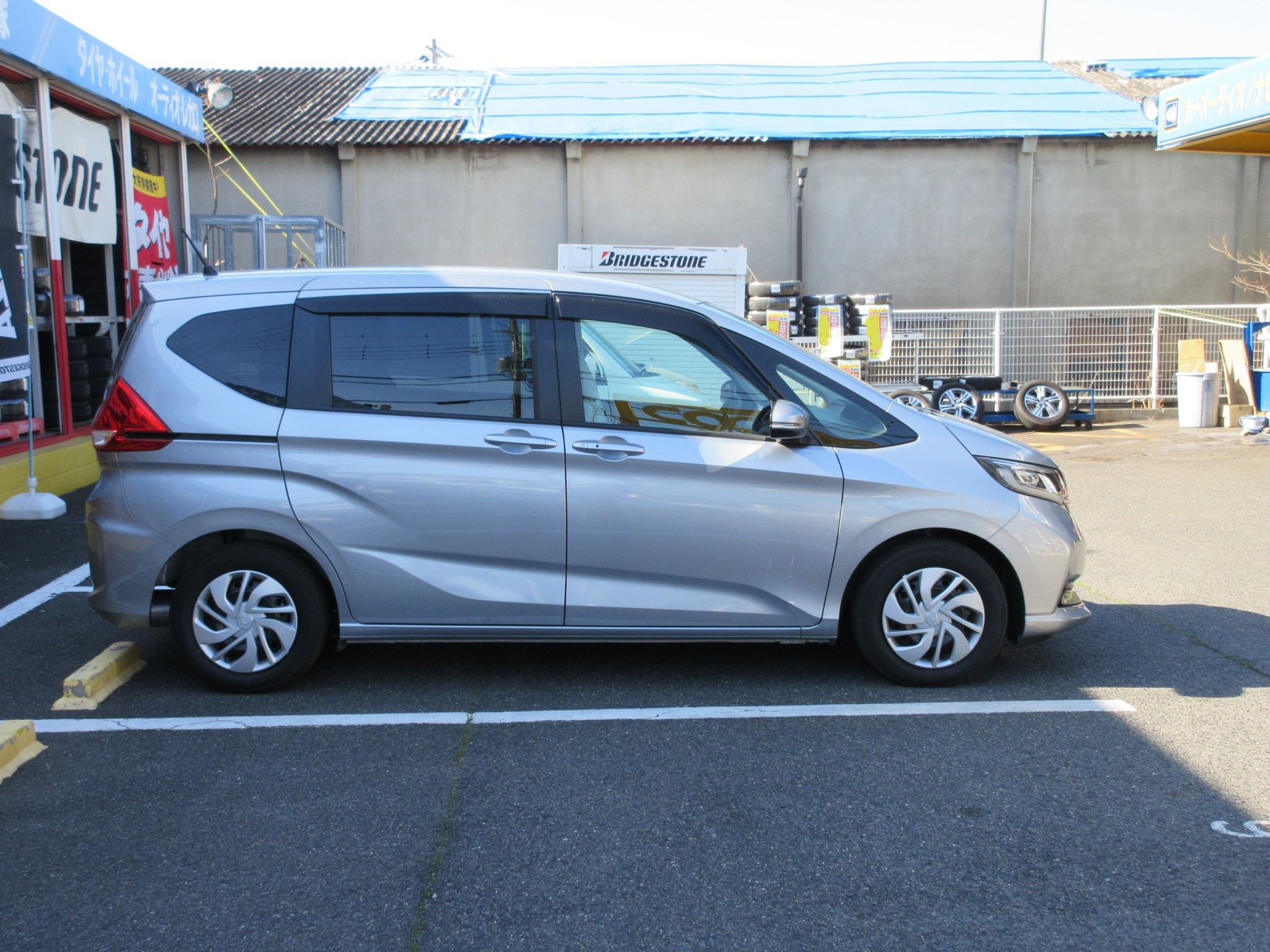 新車を買ったらホイール交換いかがです ホンダ フリード ホイール タイヤ タイヤ ホイール交換 Staff日記 コクピット さつま貝塚 車のカスタマイズにかかわるスタッフより