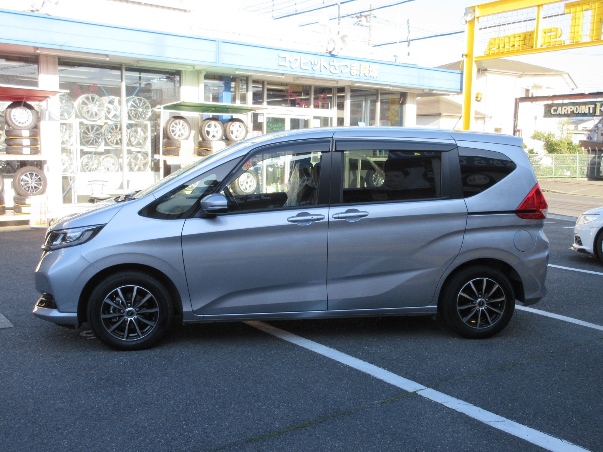 新車を買ったらホイール交換いかがです ホンダ フリード ホイール タイヤ タイヤ ホイール交換 Staff日記 コクピット さつま貝塚 車のカスタマイズにかかわるスタッフより