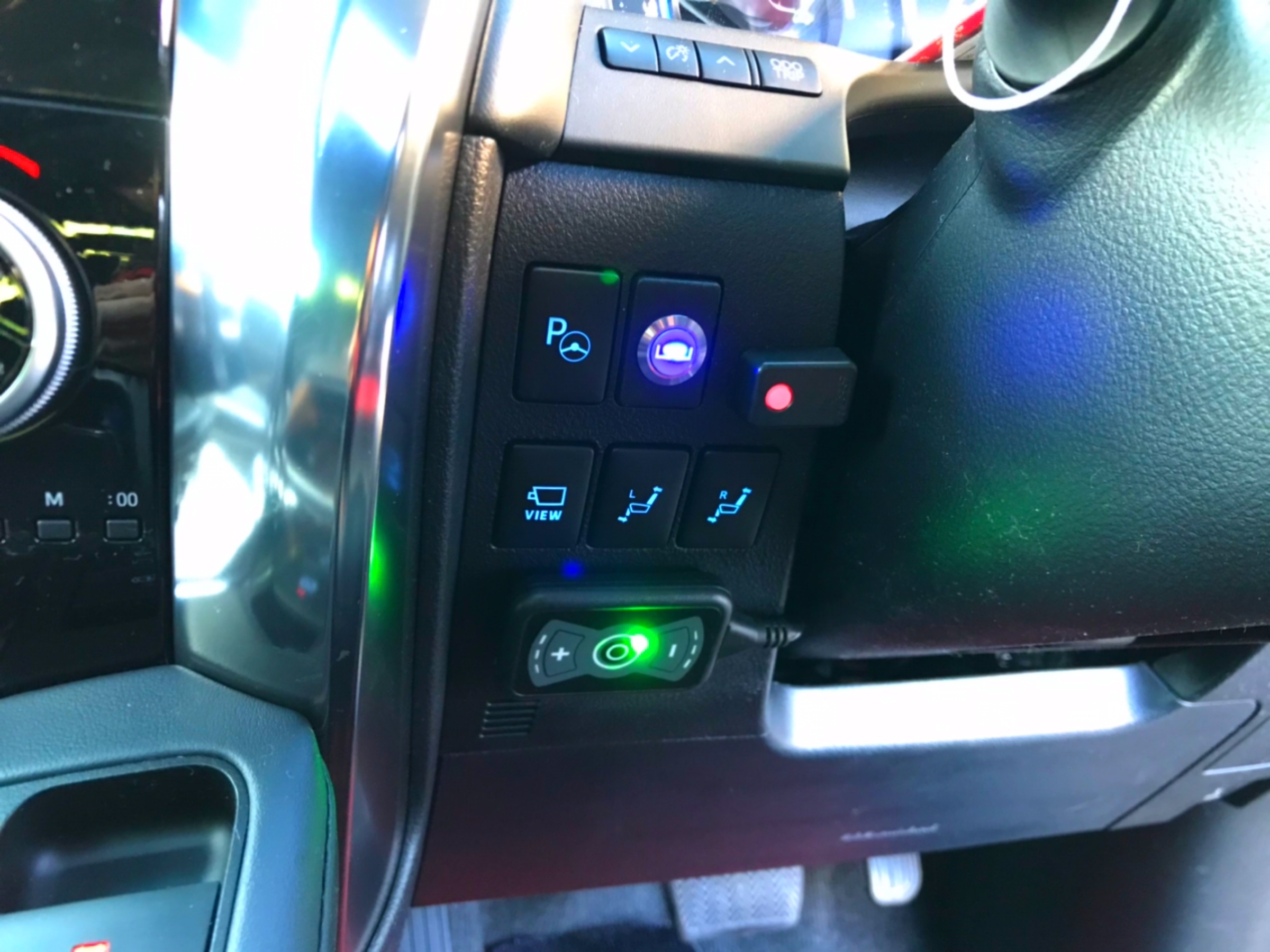 トヨタ Ayh30 アルファード いろいろ取り付け トヨタ アルファード カスタマイズ日記 コクピット 相模原 車 のカスタマイズにかかわるスタッフより