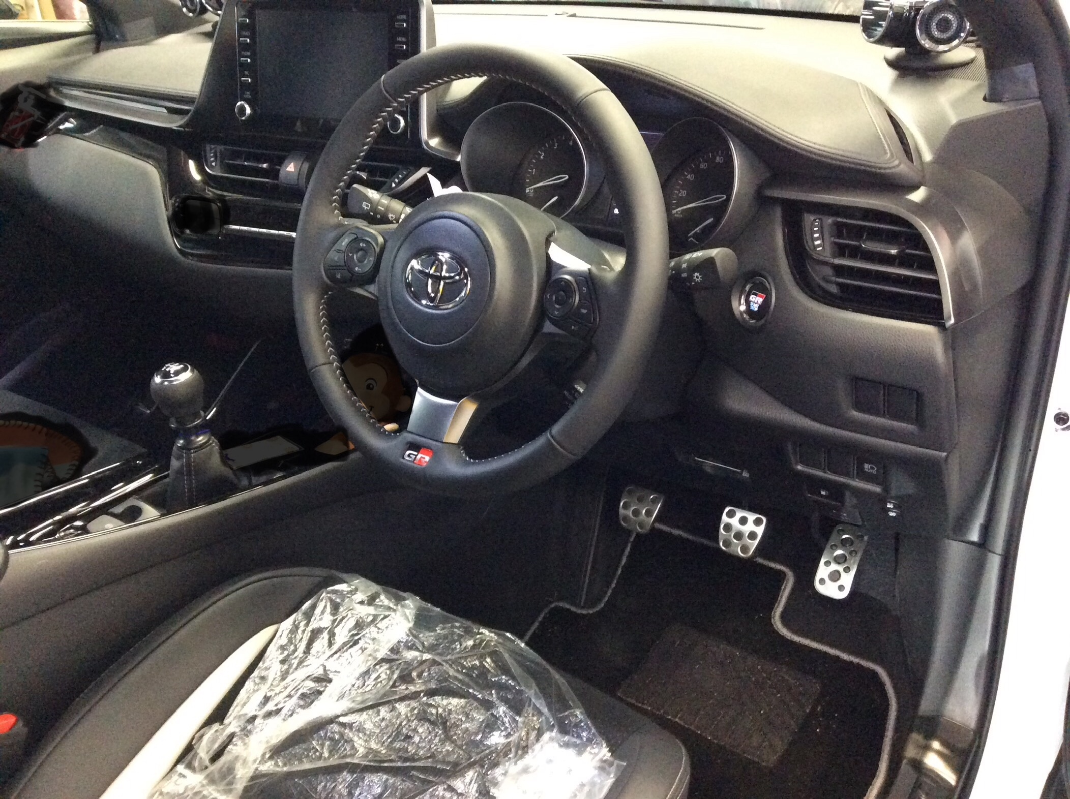 C Hr を Rsr Ti00 でローダウン トヨタ C Hr 足まわり サスペンション ブレーキ 足まわり サスペンション ブレーキ サスペンションパーツ関連取付 スタッフ日記 コクピット モリオカ 車のカスタマイズにかかわるスタッフより