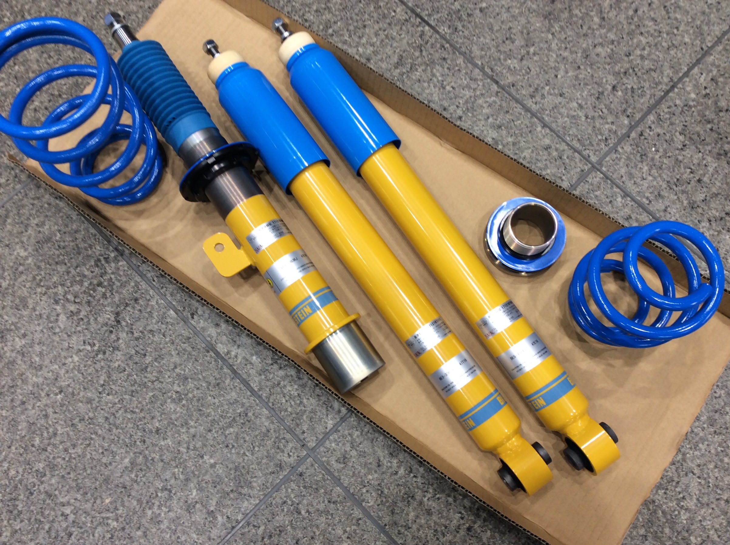 ローダウン 車高調整 サスペンションキット Bilstein B14 ミニ クラブマン 足まわり サスペンション ブレーキ 足まわり サスペンション ブレーキ その他足回り関連パーツ スタッフ日記 コクピット モリオカ 車のカスタマイズにかかわるスタッフより