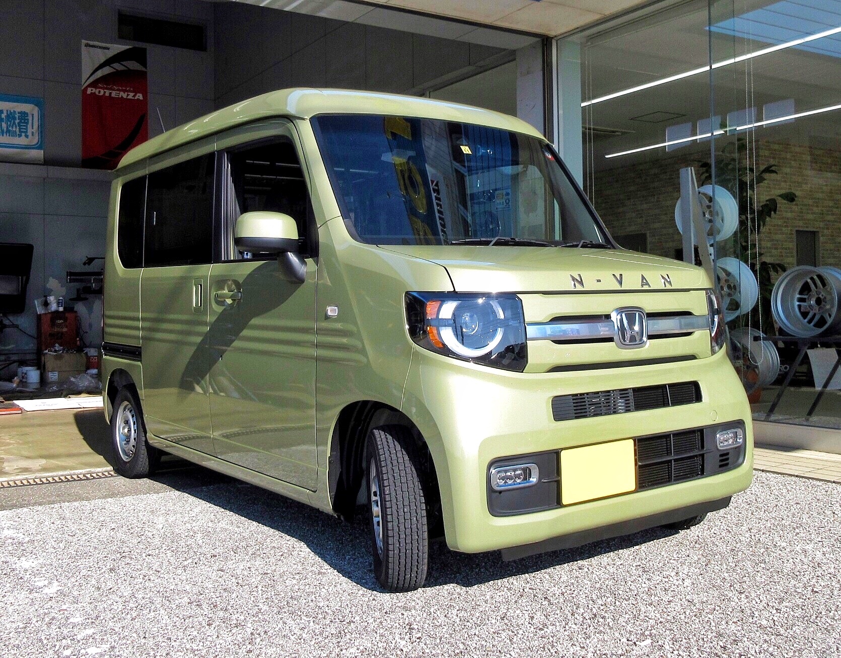 これで長距離ドライブもラクチン ホンダ N Van Jj1 にレカロシート Sr 7fの取り付け ホンダ N Van 店長アサコのブログ コクピット 55 車のカスタマイズにかかわるスタッフより