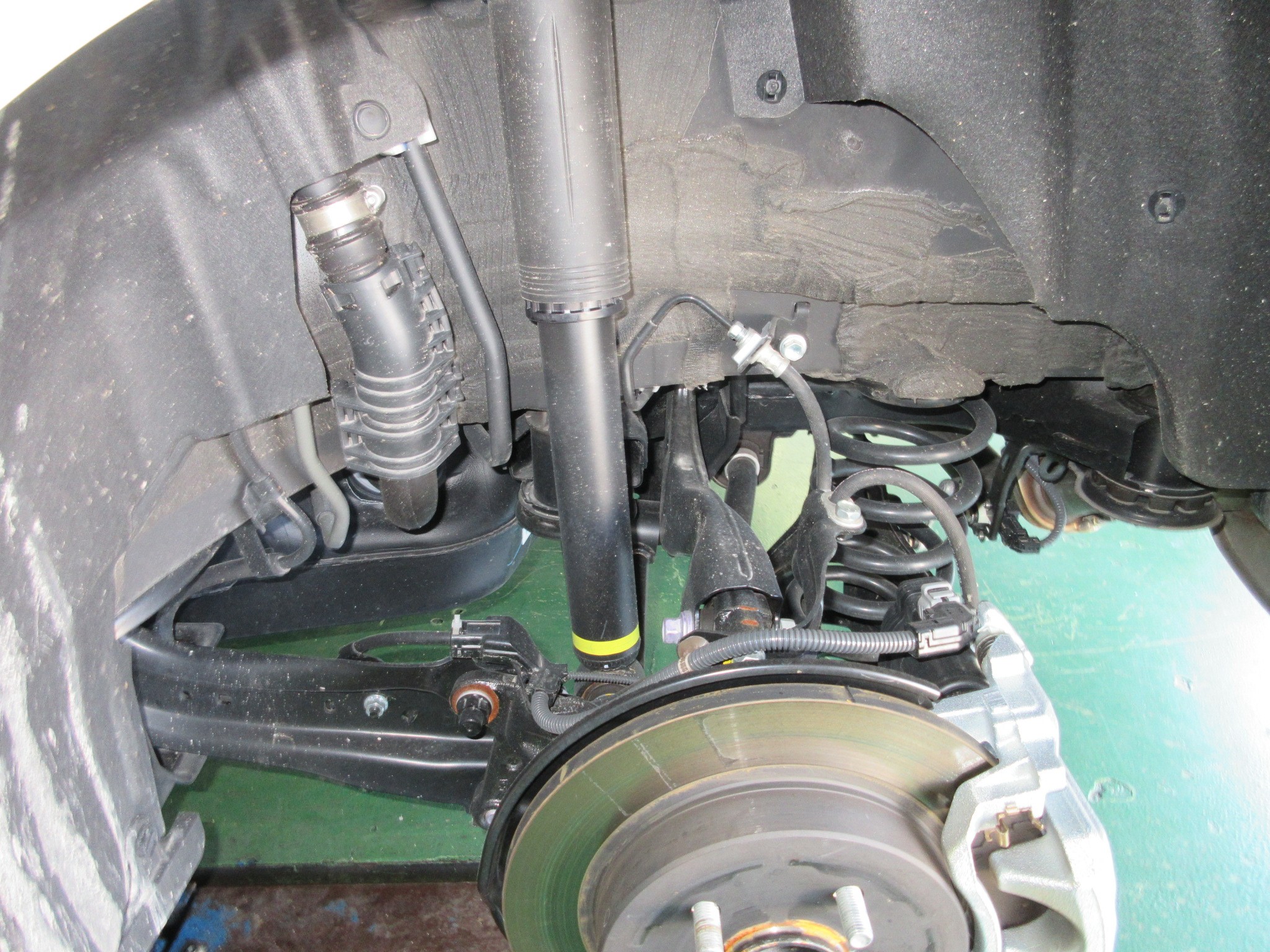 カムリ（AXVH70 WSレザーパッケージ）のローダウン | トヨタ カムリ 足