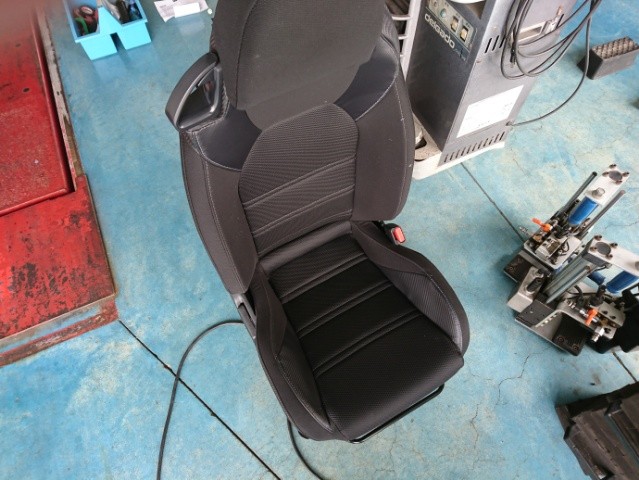 コペンLA400K × RECARO（レカロ）シート取り付け | ダイハツ コペン インテリア インテリア > ステアリング/シート交換 |  スタッフ日記 | コクピット 107 | 車のカスタマイズにかかわるスタッフより