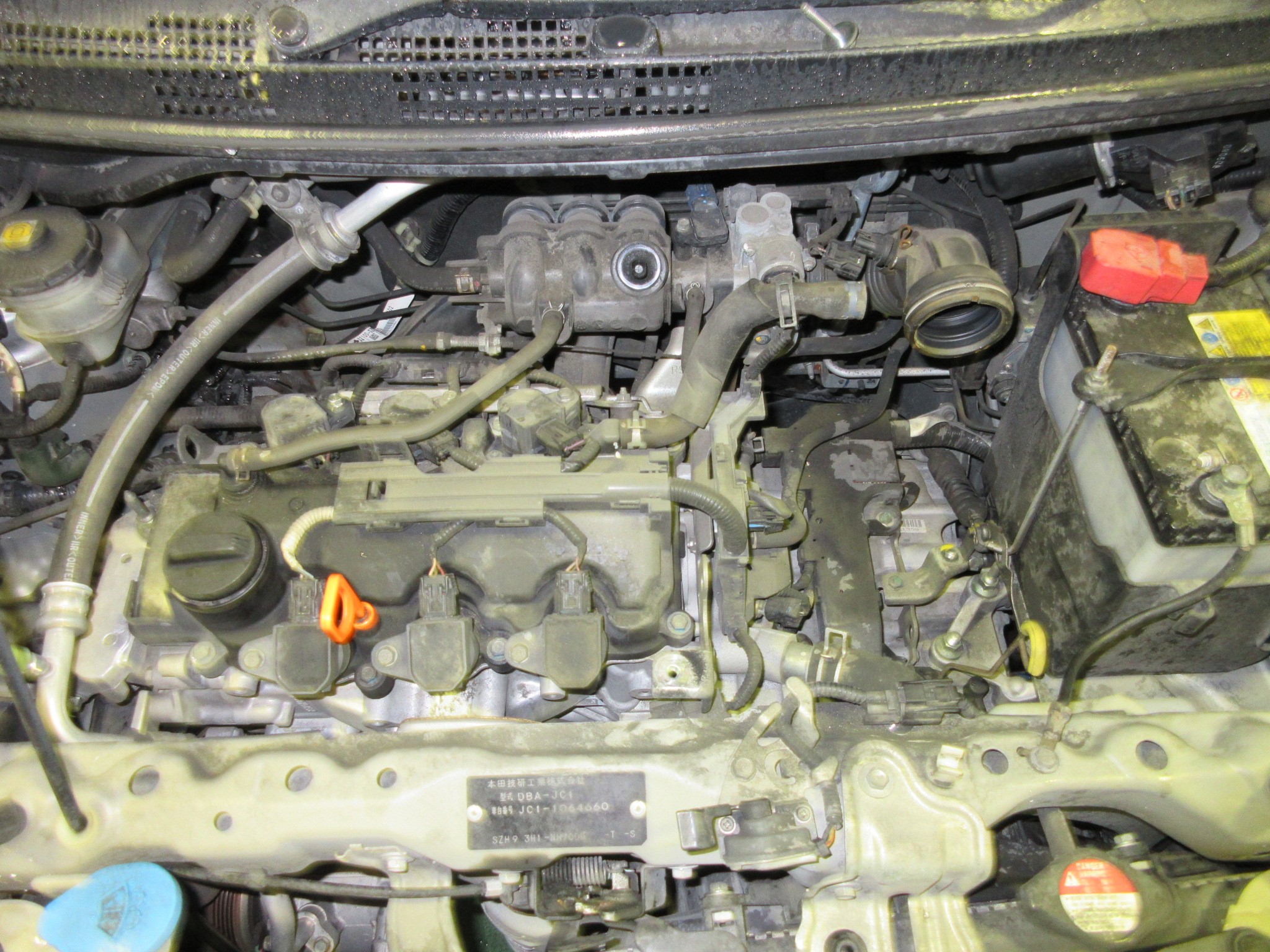 P07aエンジン スパークプラグ交換 ホンダ ライフ メンテナンス オイル バッテリー他 Staff日記 コクピット さつま貝塚 車のカスタマイズにかかわるスタッフより