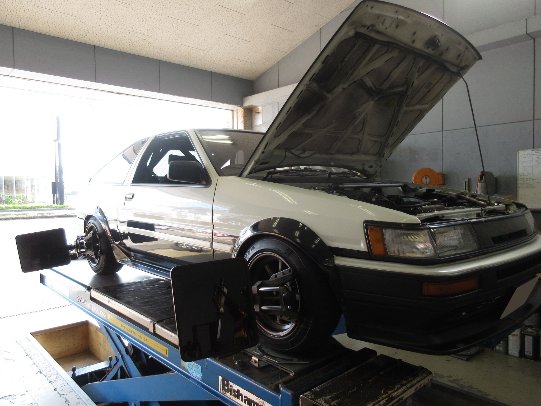 大好きな名車を最新パーツでリフレッシュ！” AE86カローラレビンに