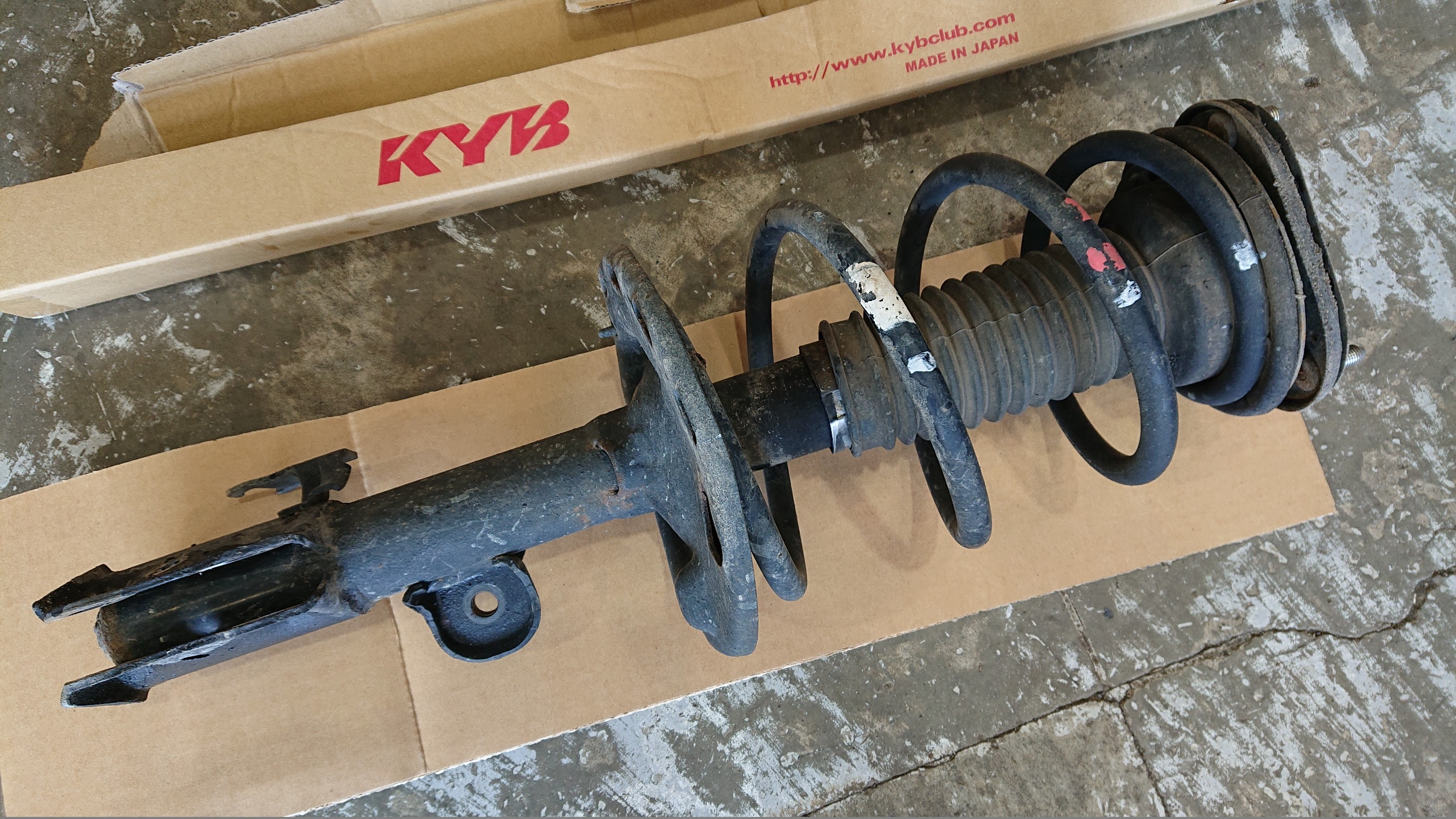 G*A様 「美品」アルファード20 KYB Extage サスペンションキット G*A様 「美品」アルファード20 KYB Extage サスペンションキット