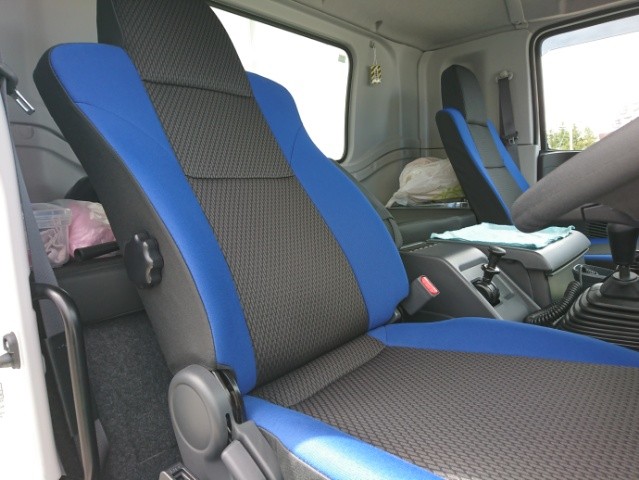 いすゞGIGA（大型トラック）にもRECARO（レカロ）取り付け | いすゞ 