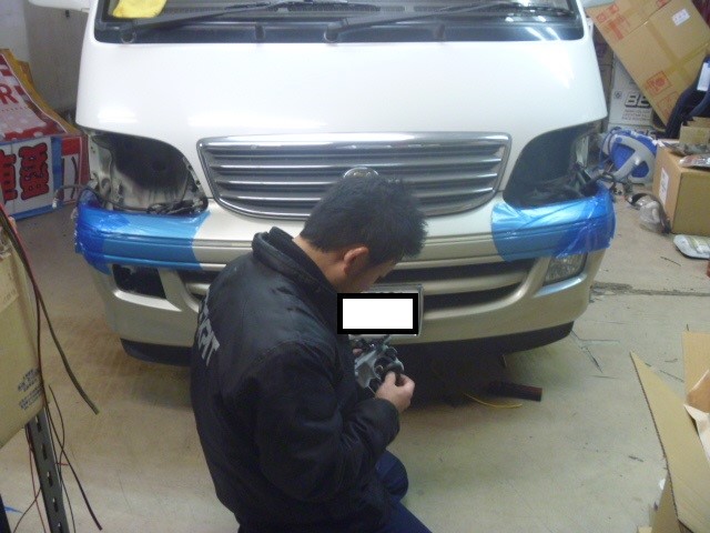 愛車を目覚めさせる!!! 車の整形術☆ | トヨタ ハイエースワゴン HID