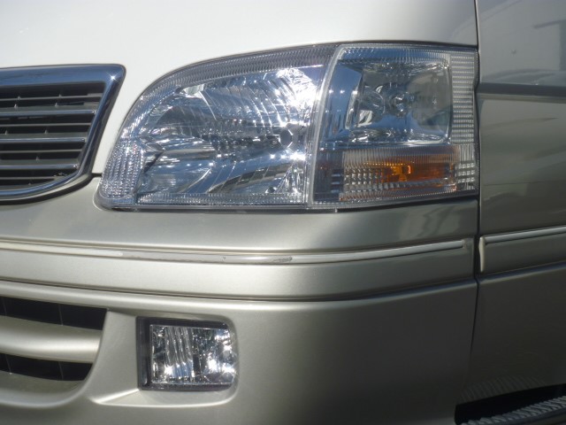 愛車を目覚めさせる!!! 車の整形術☆ | トヨタ ハイエースワゴン HID