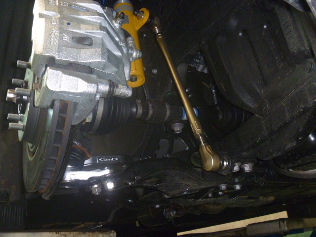 似て非なる1台 トヨタ アルファード 足まわり サスペンション ブレーキ 足まわり サスペンション ブレーキ サスペンションパーツ関連取付 アフターパーツ取り付け事例 コクピット 麻生 お店の得意技紹介