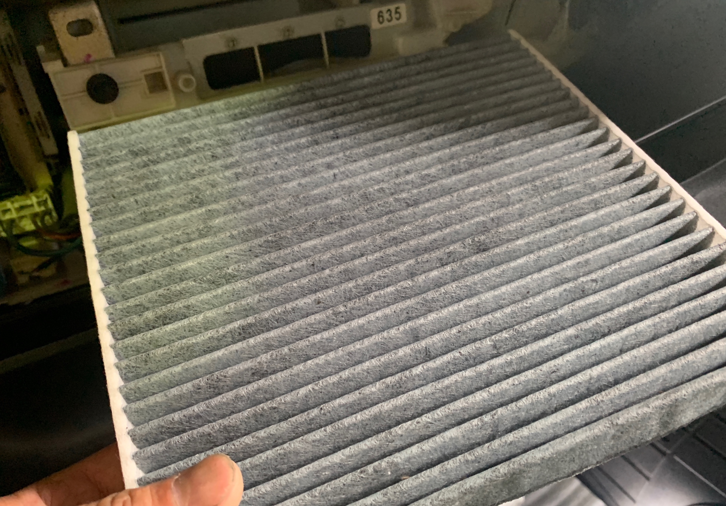 お車のエアコン臭いませんかぁ トヨタ ハイエース メンテナンス オイル バッテリー他 メンテナンス オイル バッテリー他 エアコンガス充填 R134a Pit作業レポート Cockpit Age3 コクピットエイジ 車のカスタマイズにかかわるスタッフより