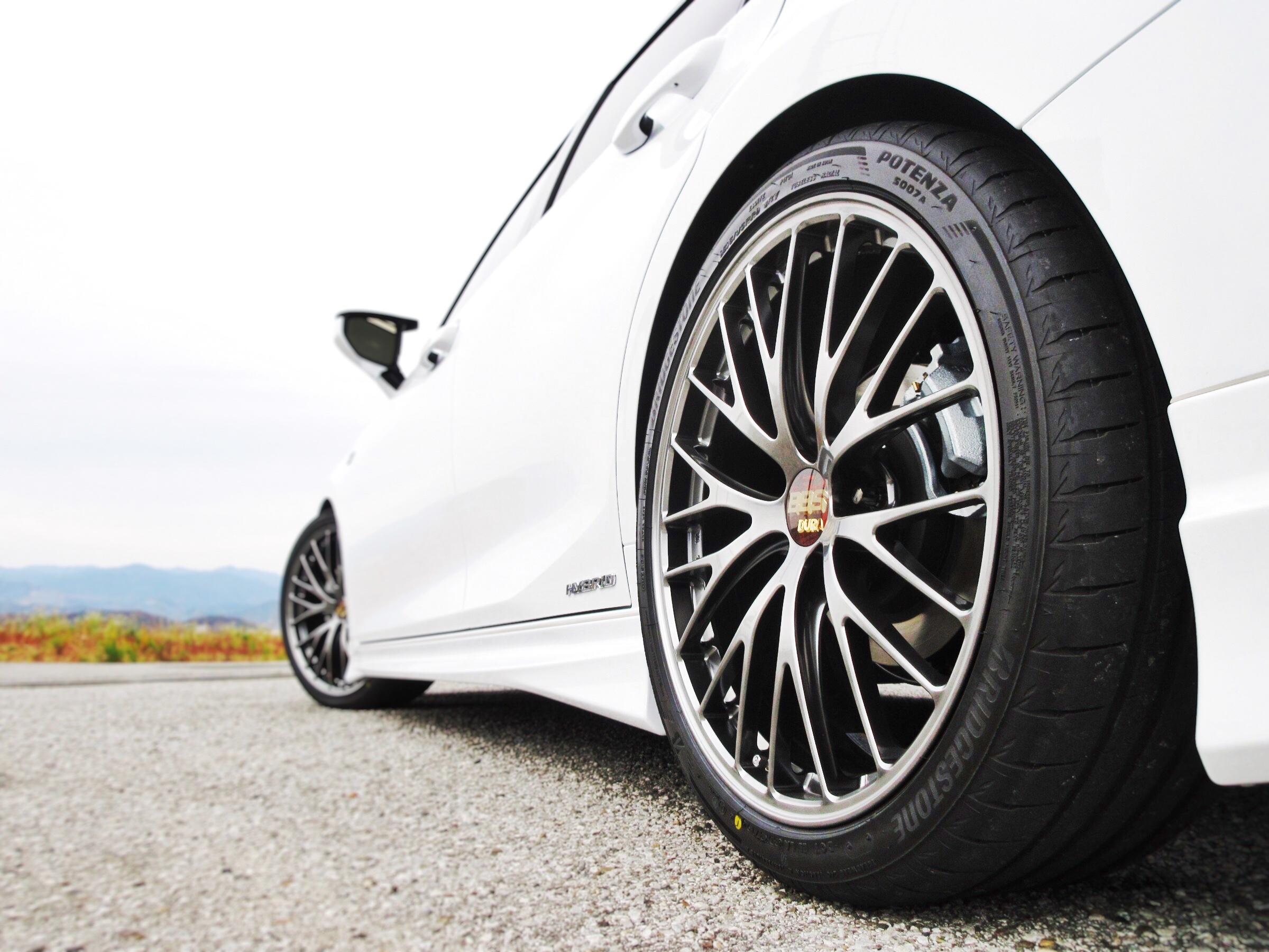 美しいBBS RZ-Dをさらに引き立たせるアイテム！” レクサスES300h
