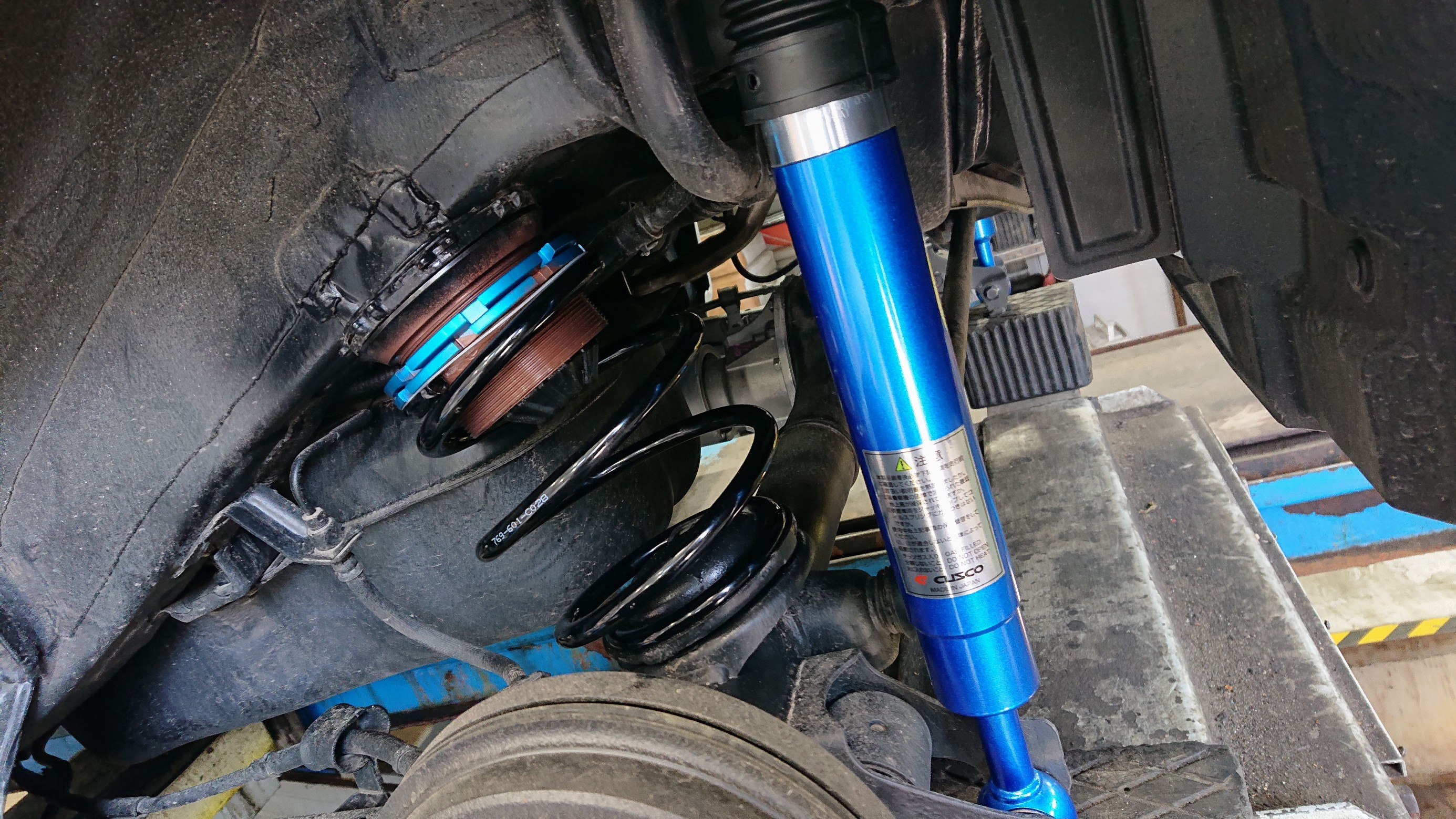ダイハツ ムーヴ キャンバス LA810S の足回り【一括お造り】作業 ダイハツ ムーヴ キャンバス LA810S の足回り【一括お造り】作業