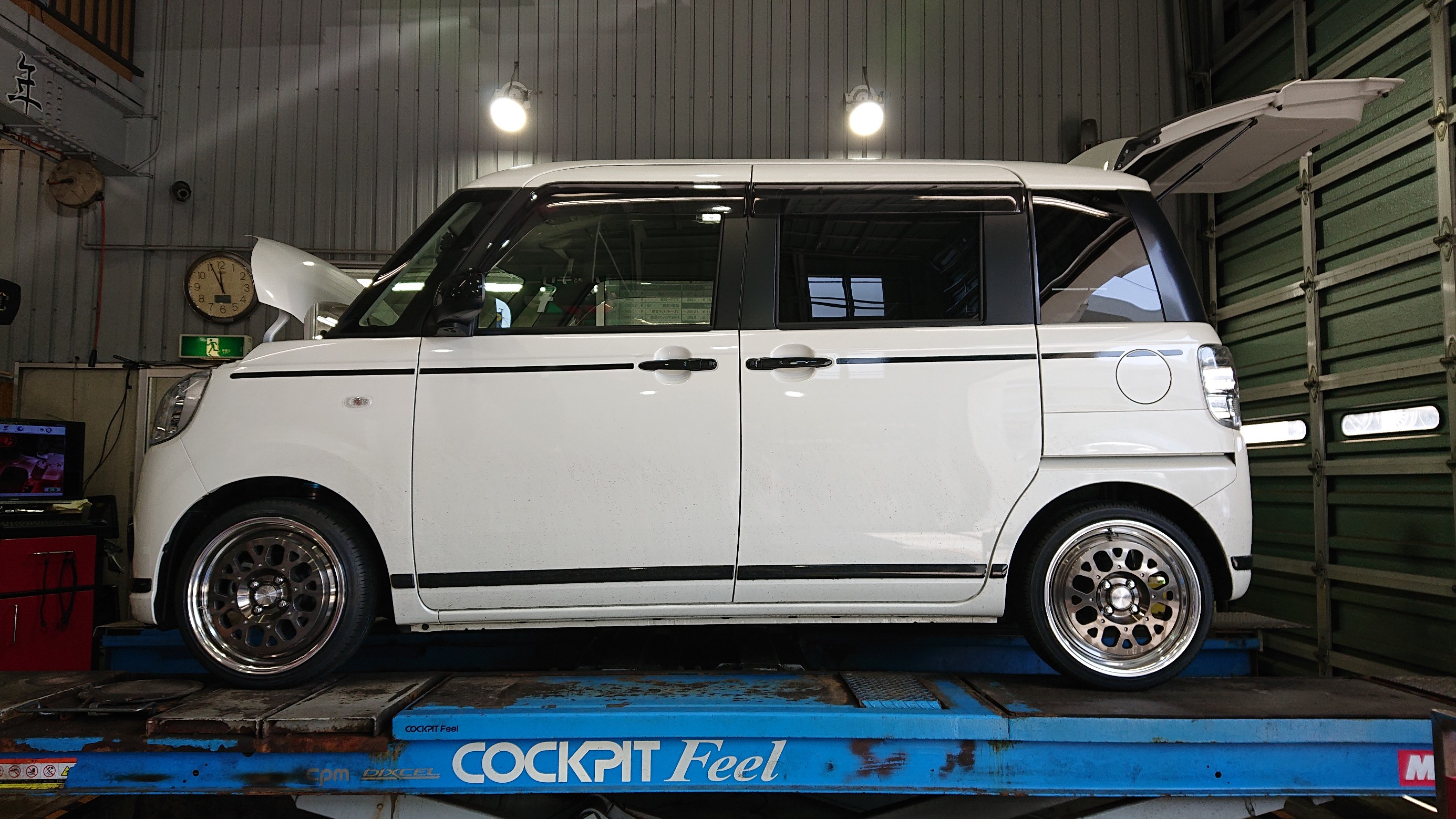 ダイハツ ムーヴ キャンバス LA810S の足回り【一括お造り】作業