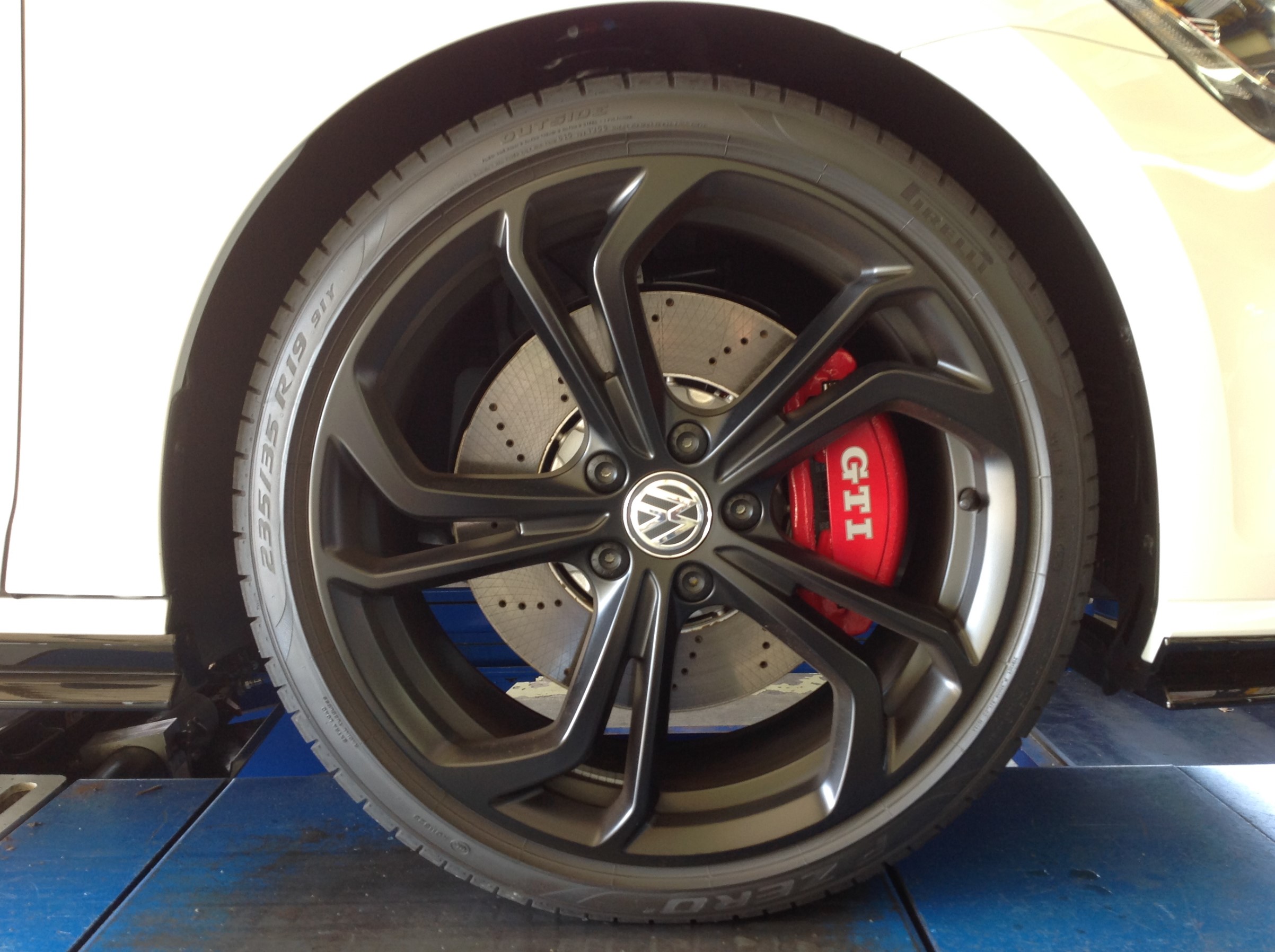 フォルクスワーゲン VW ゴルフ7 GTI 純正 17インチ 7J+49 PCD112