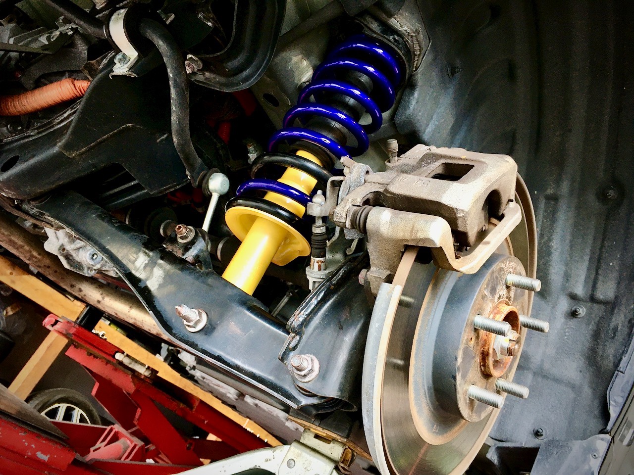 GG2W MITSUBISHI OUTLANDER PHEV ✖ KYB Lowfer Sports L-KIT