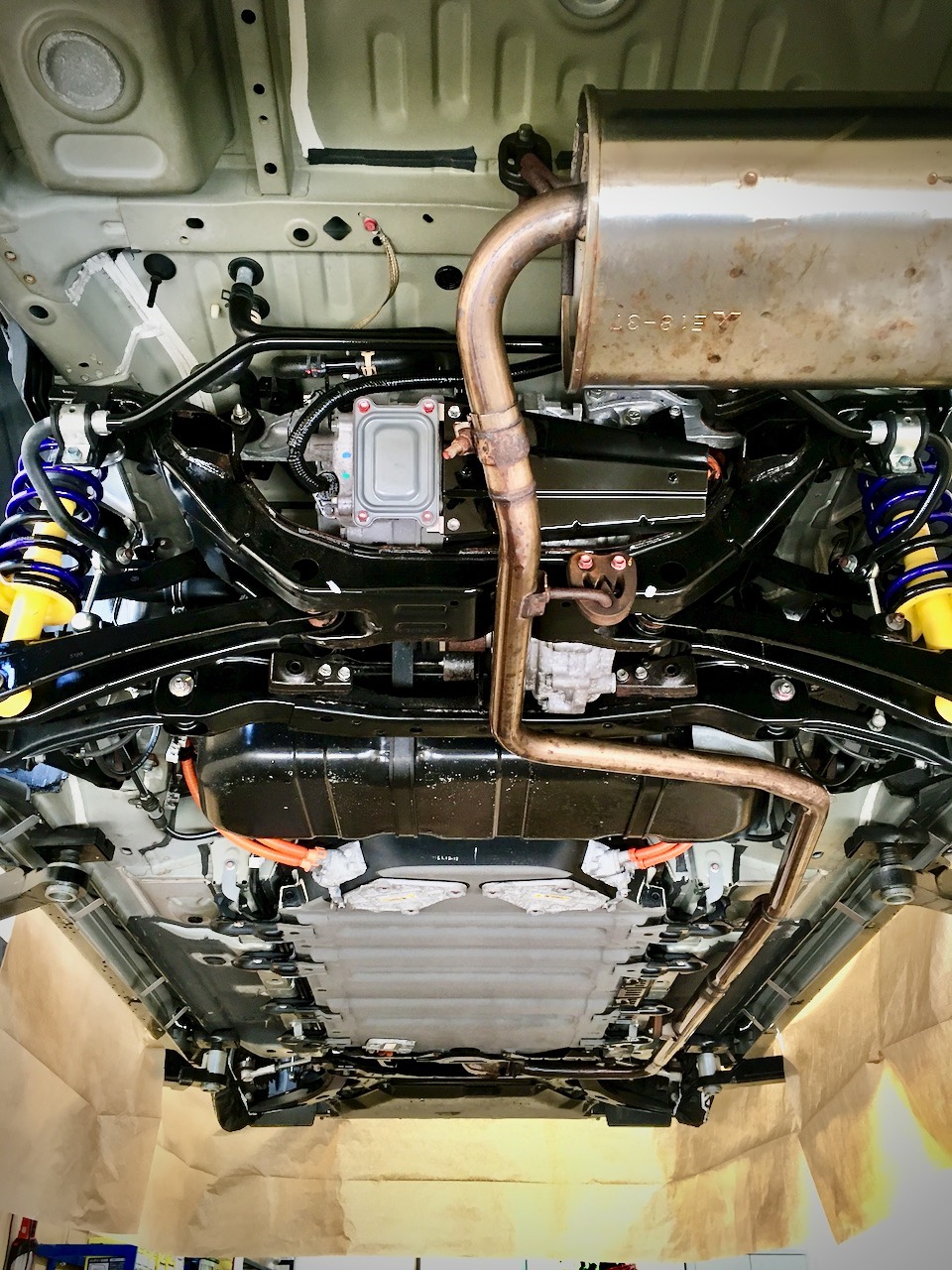 GG2W MITSUBISHI OUTLANDER PHEV ✖ KYB Lowfer Sports L-KIT