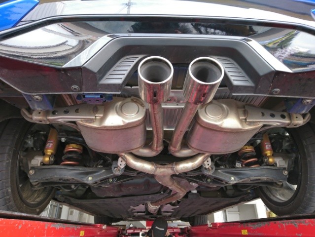 Fk7シビック マフラー交換 ホンダ シビック 吸 排気系 吸 排気系 吸排気系関連パーツ取付 スタッフ日記 コクピット 107 車のカスタマイズにかかわるスタッフより