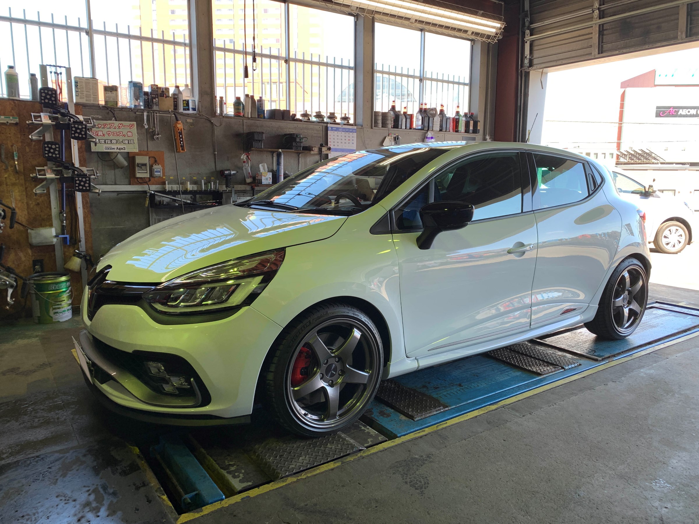 Rmルノールーテシアr S トロフィー ｘ H Rコイルスプリング取付 ルノー ルーテシア 足まわり サスペンション ブレーキ ホイール 4輪アライメント調整 Pit作業レポート Cockpit Age3 コクピットエイジ 車のカスタマイズにかかわるスタッフより