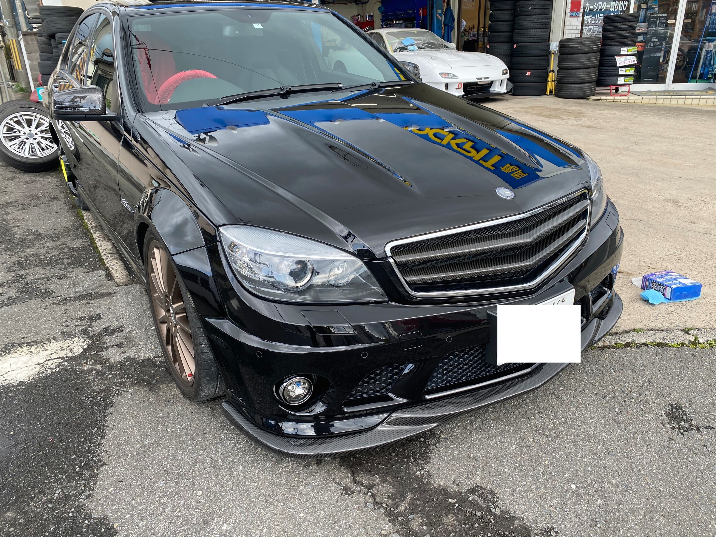 メルセデス・ベンツ AMG C63 W204 カーボンスポイラー取り付け
