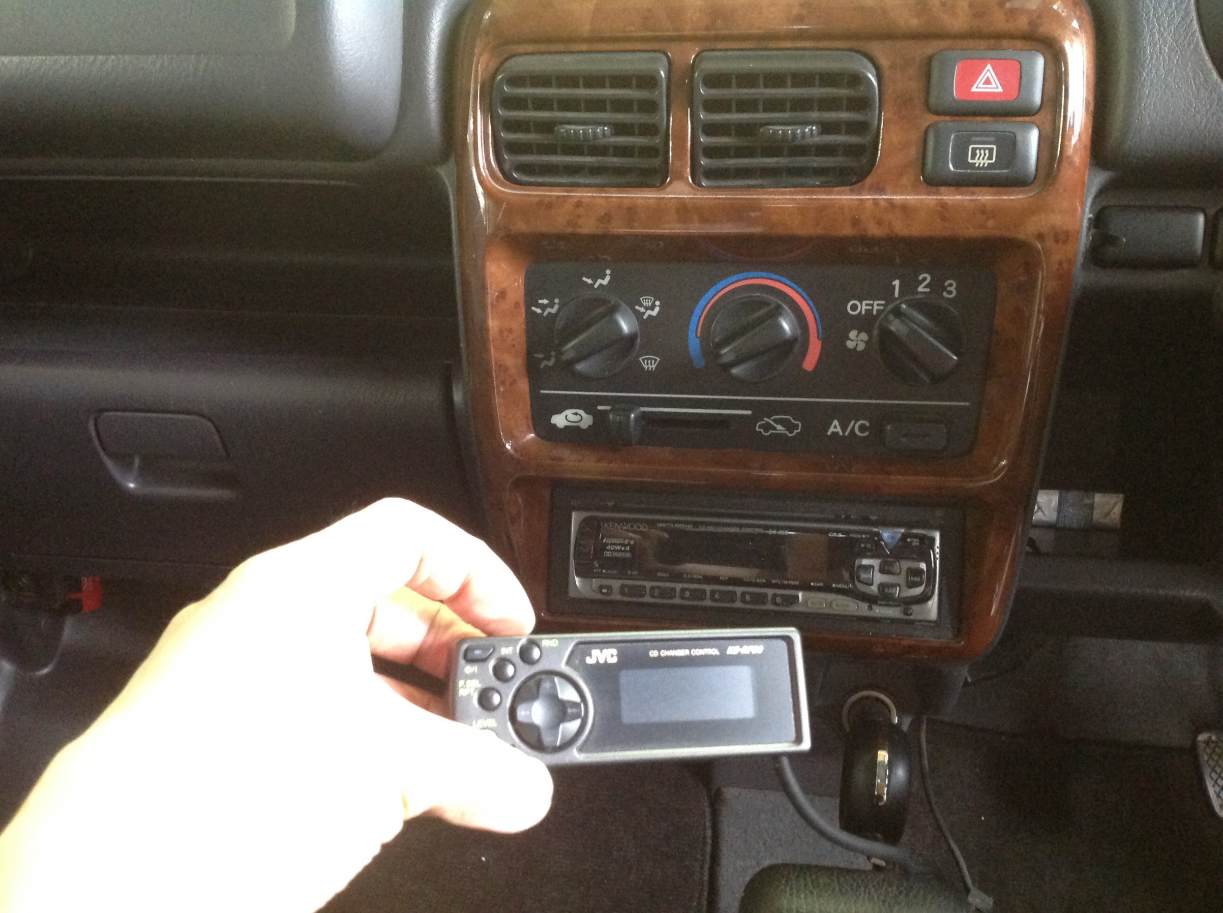 ホンダ バモスさん ポータブルナビ装着です ホンダ バモス Av カーナビ ドライブレコーダー Etc Av カーナビ ドライブレコーダー Etc ナビゲーション取付 スタッフ日記 コクピット きねいわ 車のカスタマイズにかかわるスタッフより