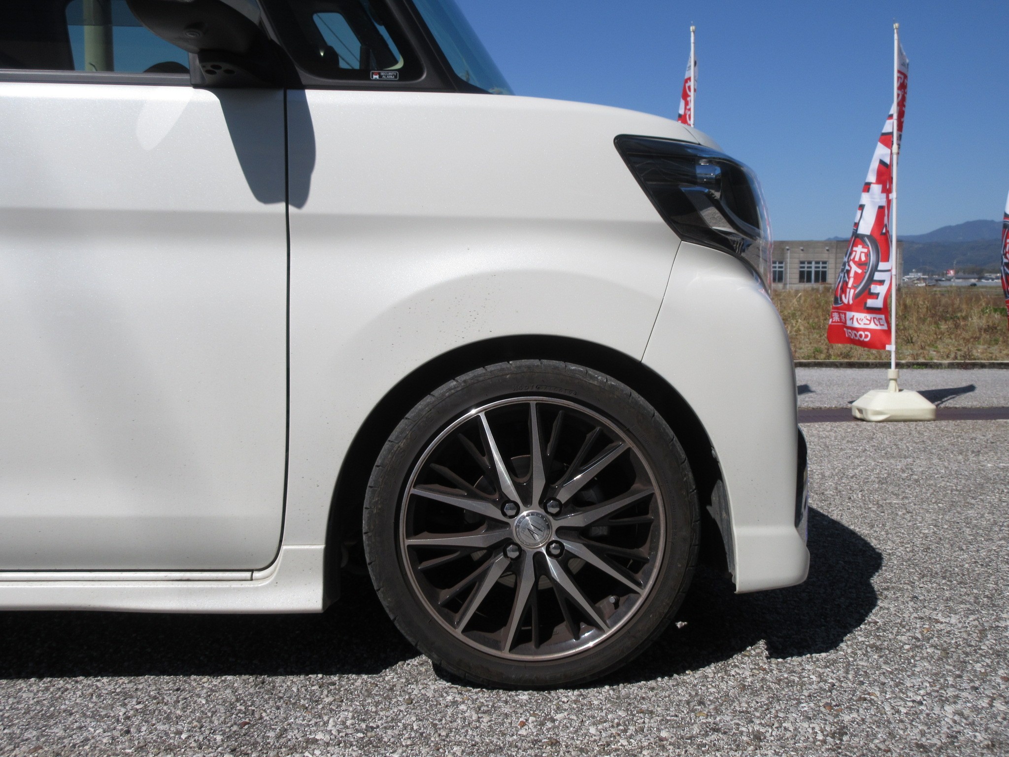 最後の仕上げはこだわりのアイテムで La600sタントカスタムにbbsホイール Potenza Adrenalin Re004の取り付け ダイハツ タントカスタム 店長アサコのブログ コクピット 55 車のカスタマイズにかかわるスタッフより