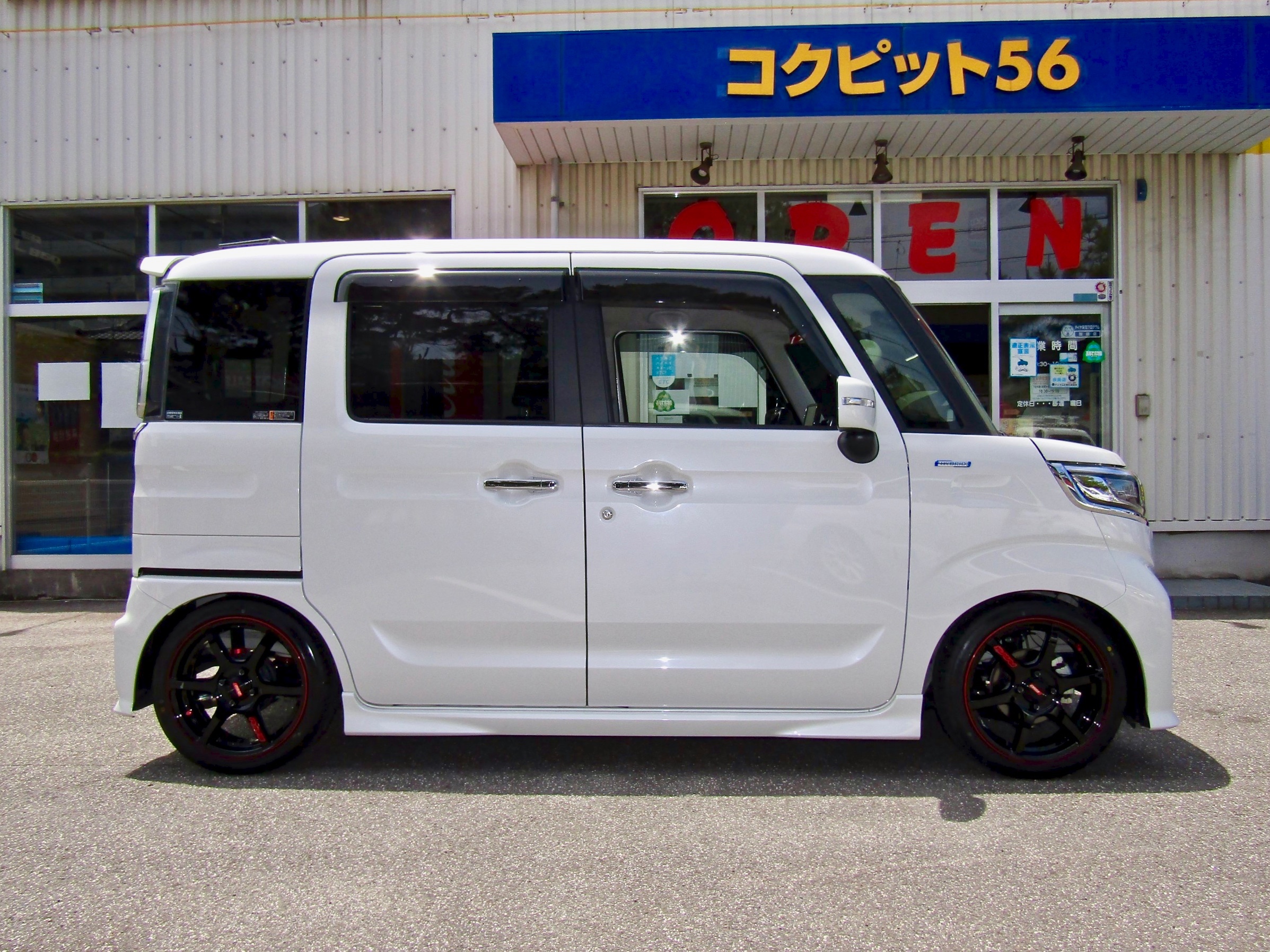 スズキ スペーシアカスタム Mk53s オーナーズカーインデックス カスタマイズカー紹介 コクピット 56 お客さまの車高調 ドレスアップ カスタマイズなど加工取付事例車両の紹介
