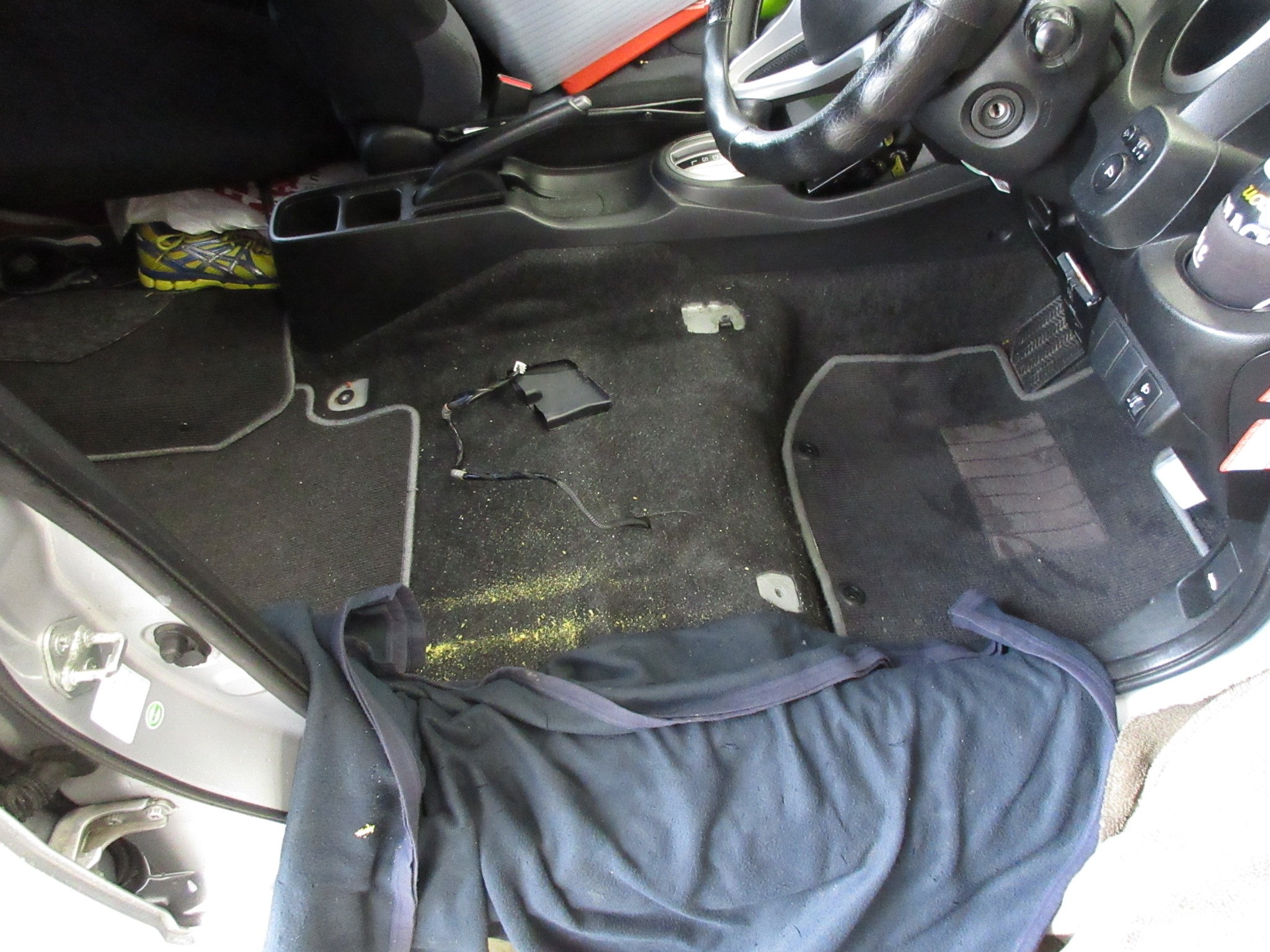 運転してると腰が痛くて そんな苦痛はレカロシートが解決しちゃいます ホンダ フィット 店長アサコのブログ コクピット 55 車 のカスタマイズにかかわるスタッフより