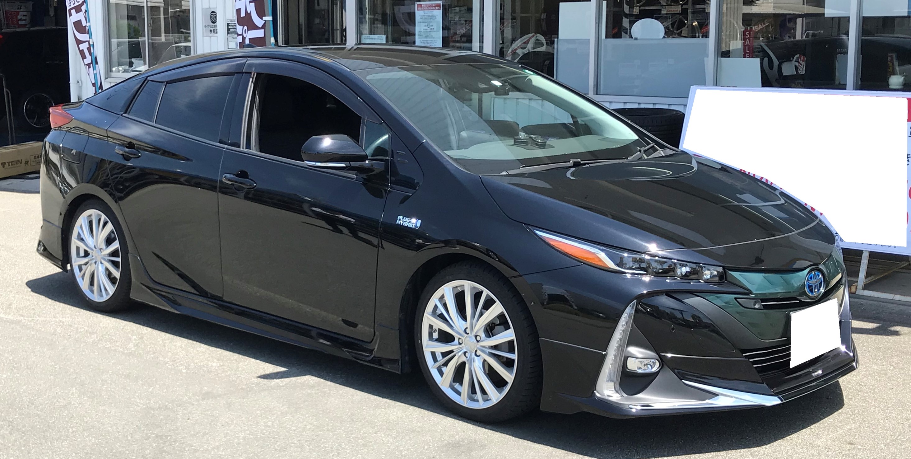 テイン車高調 取り付け スタッフ日記 スタイルコクピット ズーム 車のカスタマイズにかかわるスタッフより