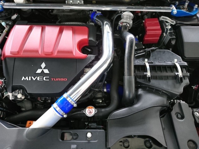 ランサーエボリューションⅩ サクション＆インテークキット取り付け | 三菱 ランサーエボリューションX 吸・排気系 吸・排気系 > 吸排気系関連パーツ 取付 | スタッフ日記 | コクピット 107 | 車のカスタマイズにかかわるスタッフより