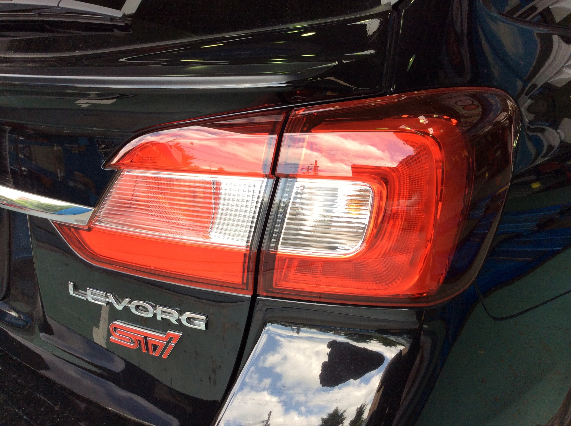今や当たり前？ | スバル レヴォーグ HID・LED（その他電装系