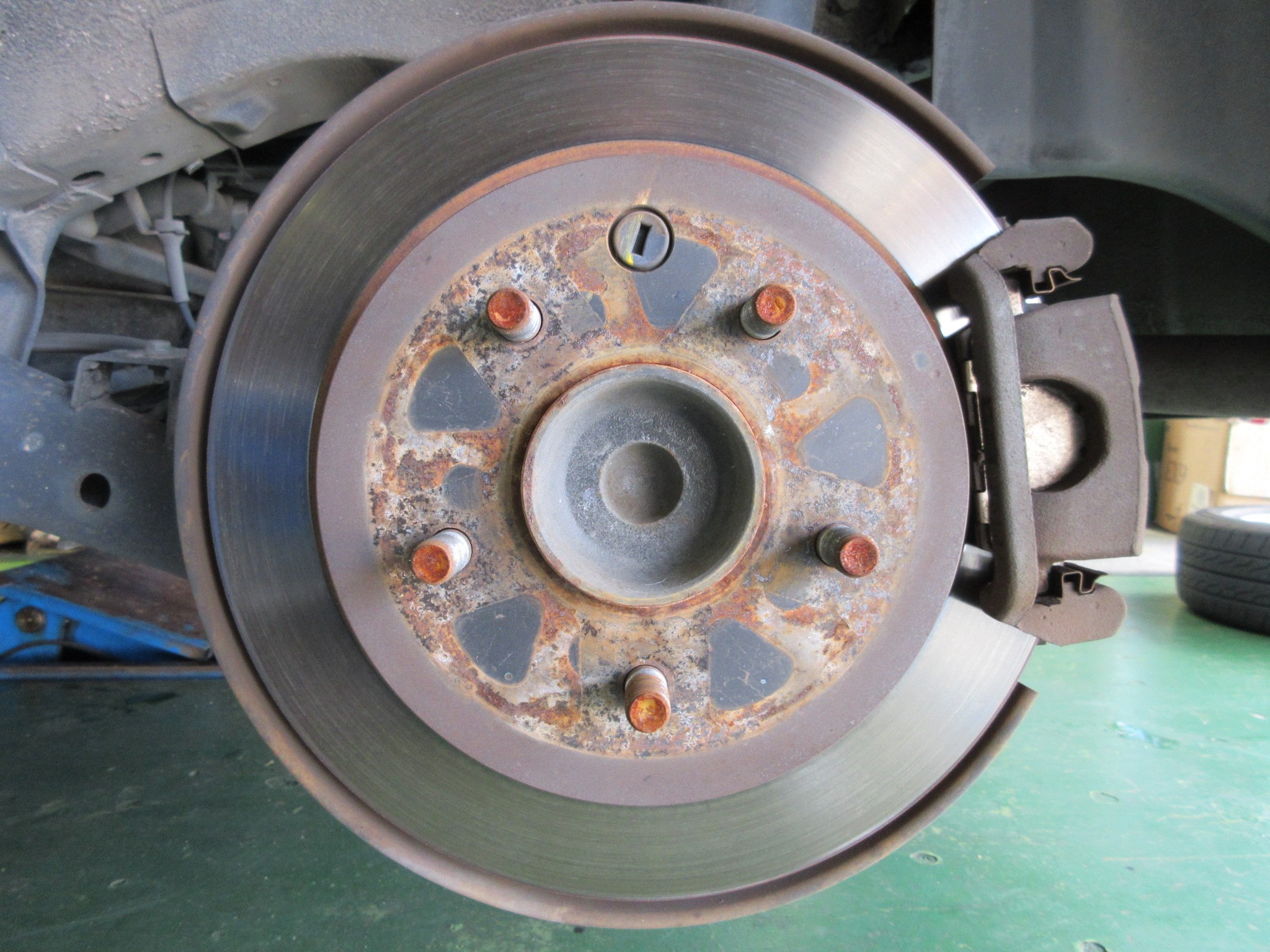 防錆施工 日産 セレナ 防せい剤 Staff日記 コクピット さつま貝塚 車のカスタマイズにかかわるスタッフより