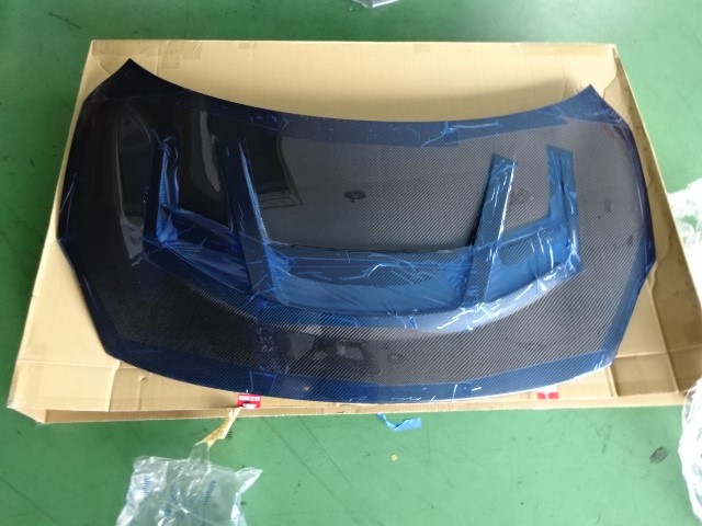 スイフト・スイフトスポーツ用　ダイヤモンドテクニック　カーボンボンネット ダイヤモンドテクニック カーボンボンネット 装着（スズキ