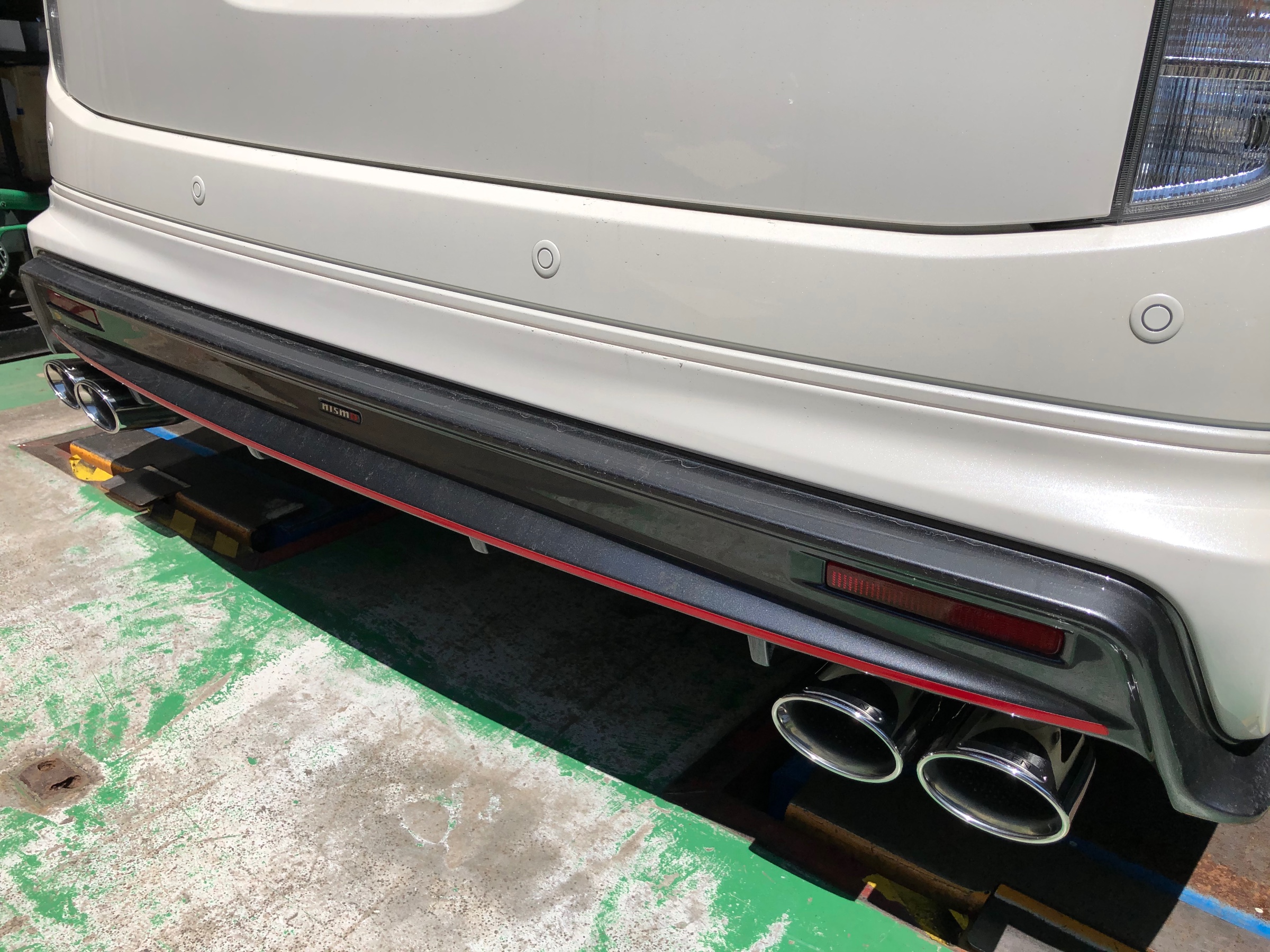 E52エルグランド・マフラー取付☆ | テクニカルショーケース