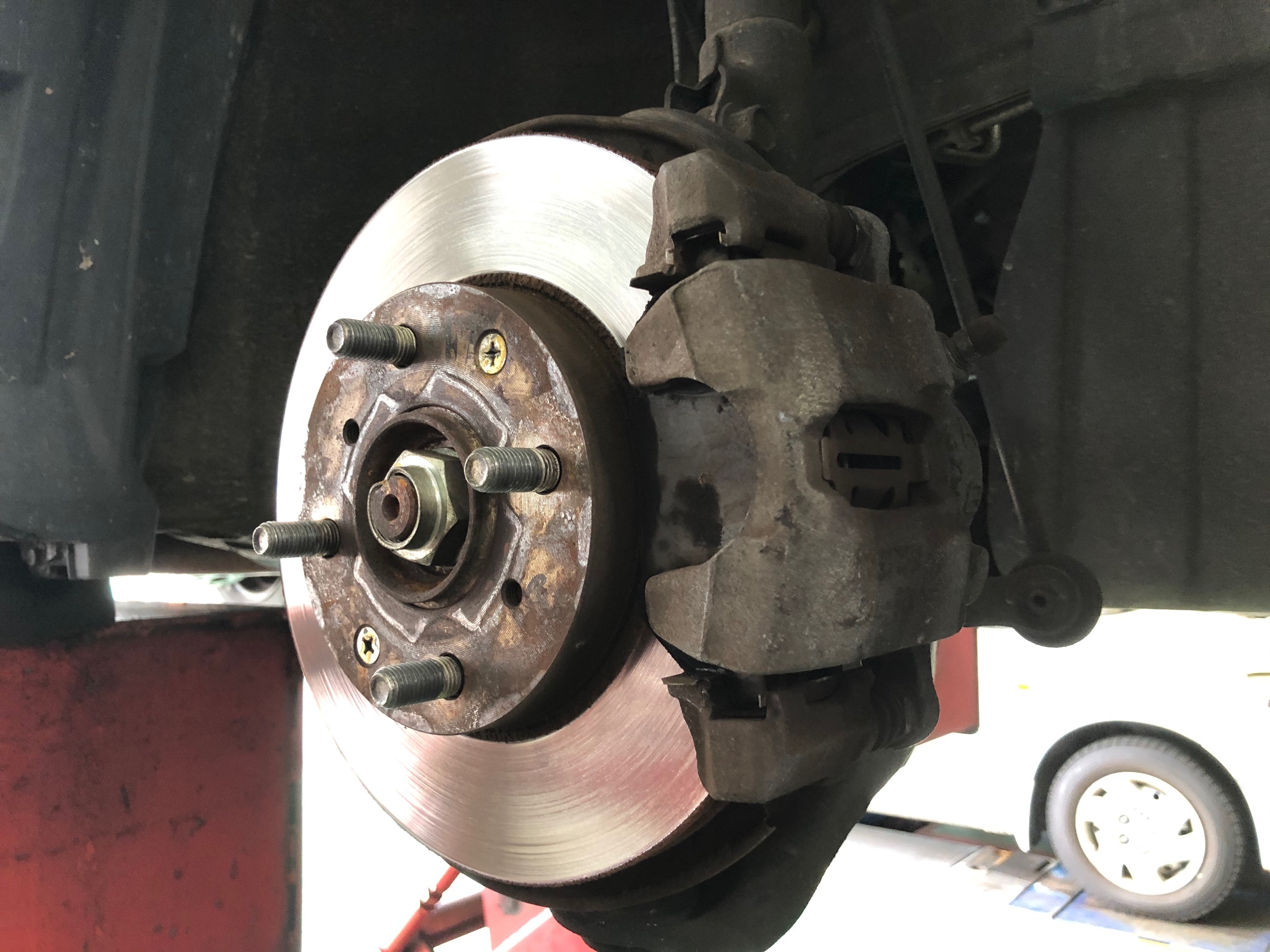 Fit ブレーキパッド ローター交換 スタッフ日記 コクピット北6 車のカスタマイズにかかわるスタッフより