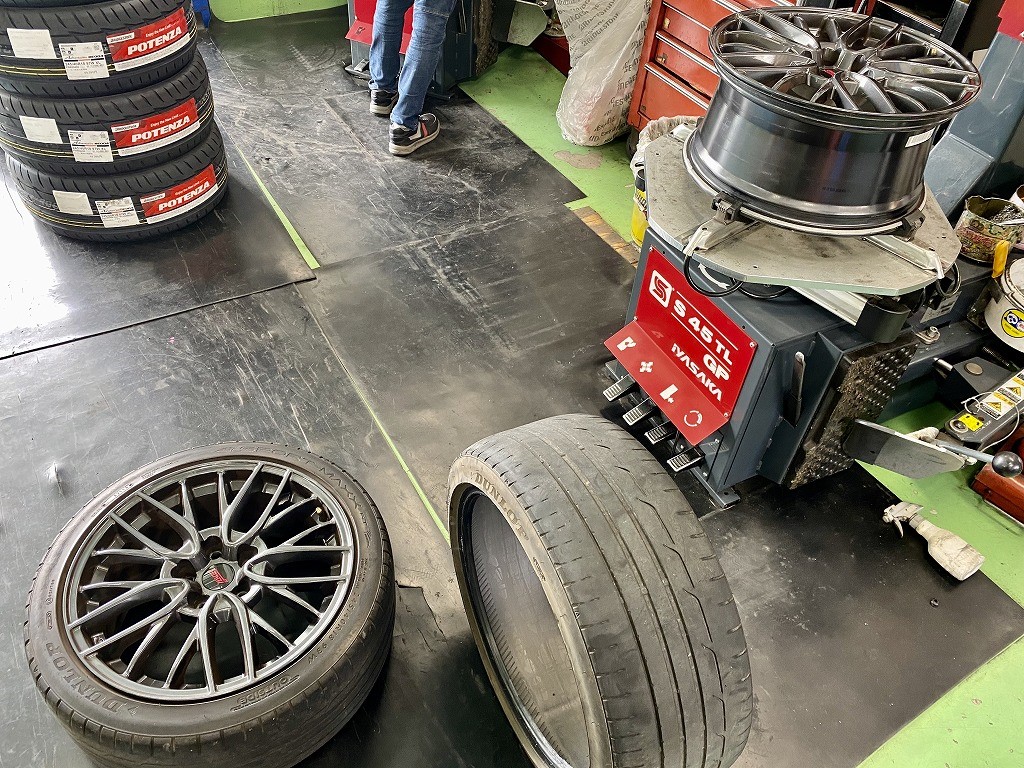 スバル WRX STI タイヤ交換 ポテンザ アドレナリンRE004・四輪 スバル WRX STI タイヤ交換 ポテンザ アドレナリンRE004・四輪