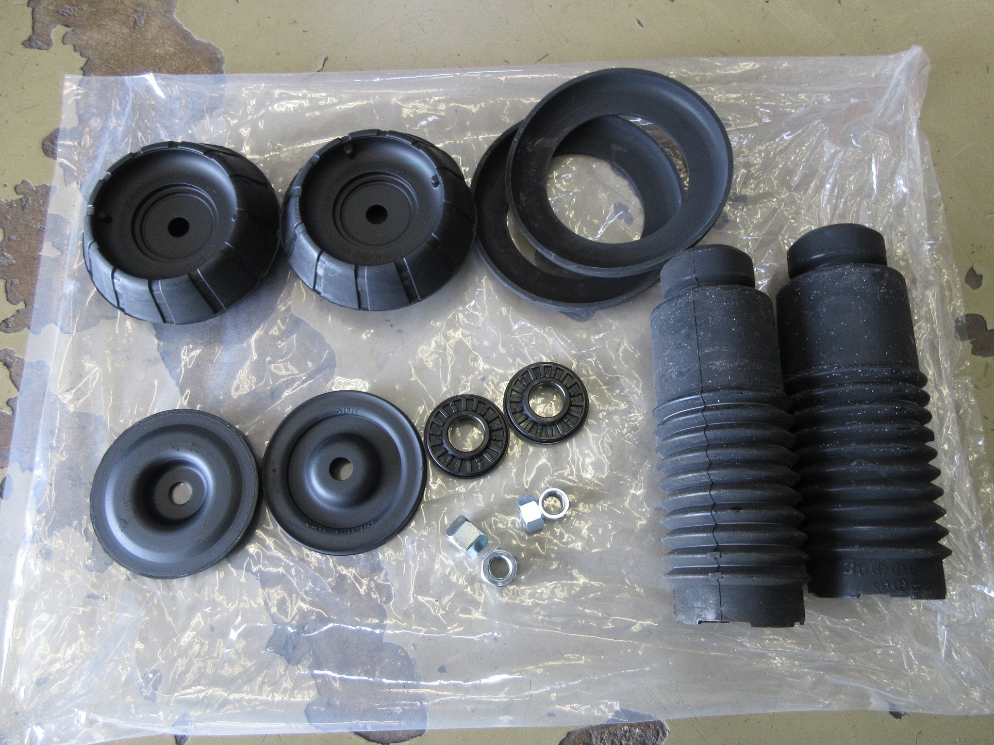 新車時の乗り心地を取り戻すなら こんな方法もありますよ Zc71スイフトに Kyb New Sr Specialダンパー の取り付け スズキ スイフト 店長アサコのブログ コクピット 55 車のカスタマイズにかかわるスタッフより