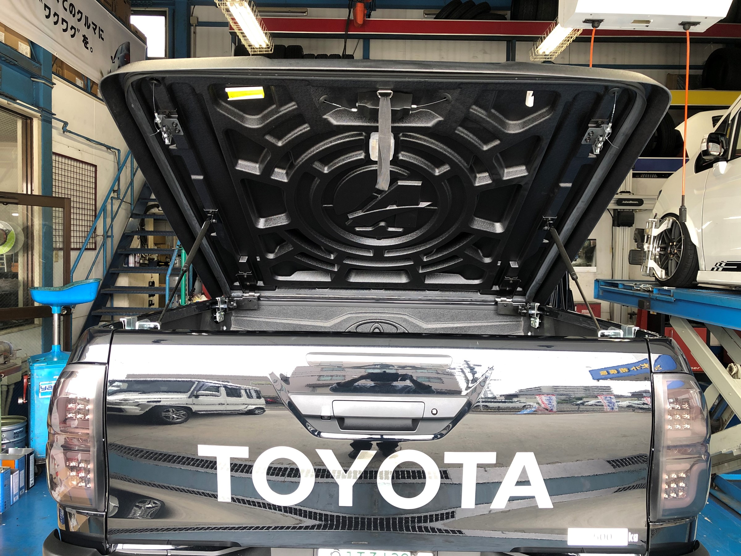 TRDハイラックス ハードトノカバー 自動車アクセサリー 【最新入荷