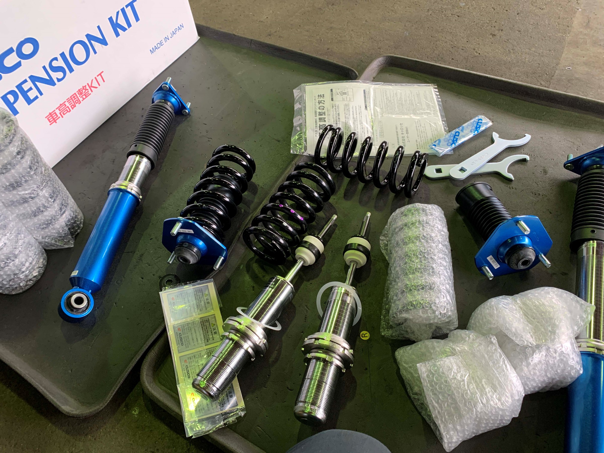 新型クラウンawd Azsh21 車高調 好調です トヨタ クラウン 足まわり サスペンション ブレーキ 足まわり サスペンション ブレーキ サスペンションパーツ関連取付 Pit作業レポート Cockpit Age3 コクピットエイジ 車のカスタマイズにかかわる