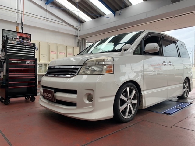 ◇TOYOTA VOXY [AZR60G] ステアリングラック交換4輪アライメント（簡易トー調整）◇ | トヨタ ヴォクシー  足まわり（サスペンション・ブレーキ） アライメント調整 | スタッフ 日記 | コクピット 荒井 | 車のカスタマイズにかかわるスタッフより