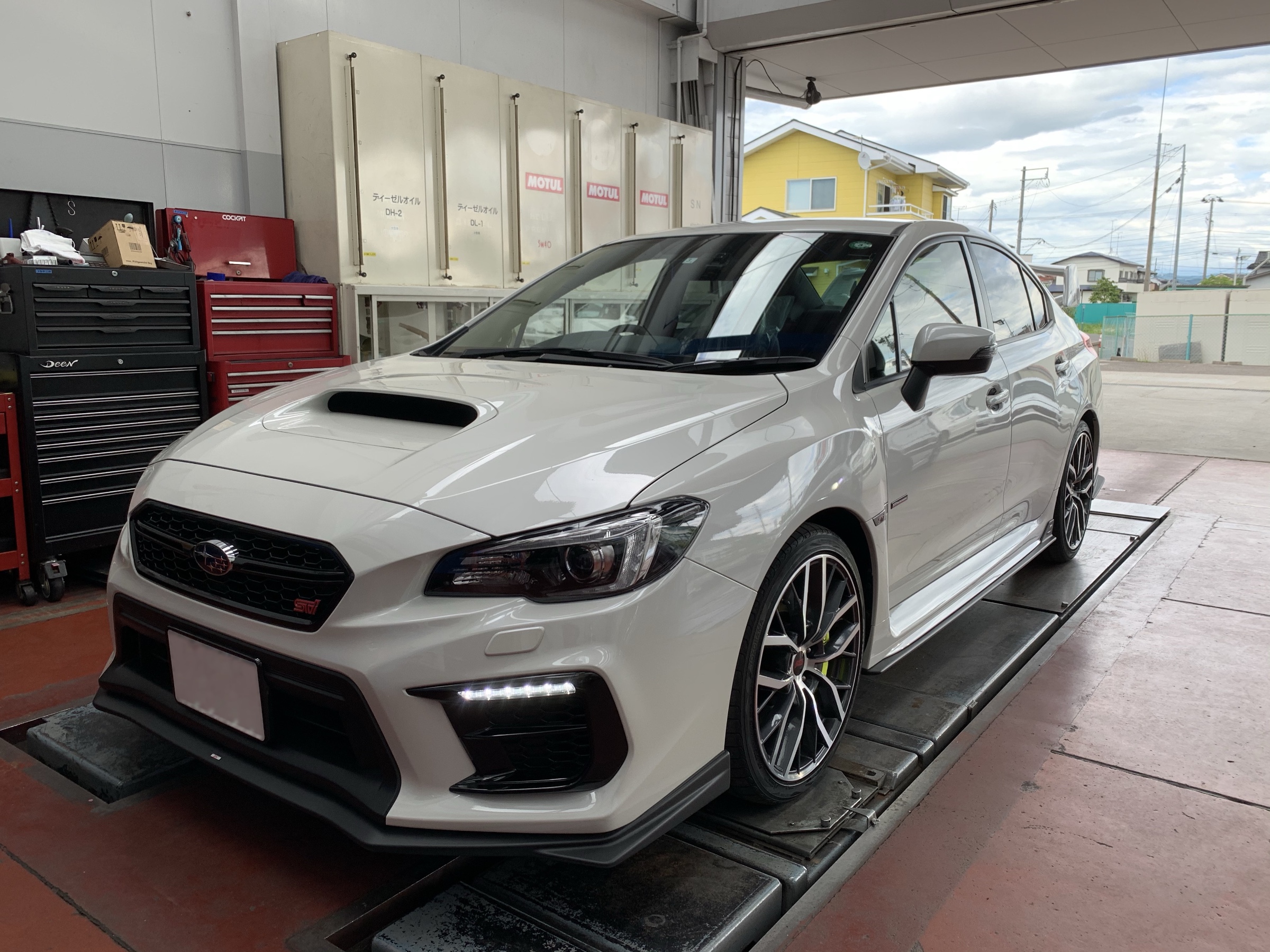 Wrx Sti ステアリング交換 アライメント スバル Wrx Sti スタッフ 日記 コクピット 荒井 車のカスタマイズにかかわるスタッフより