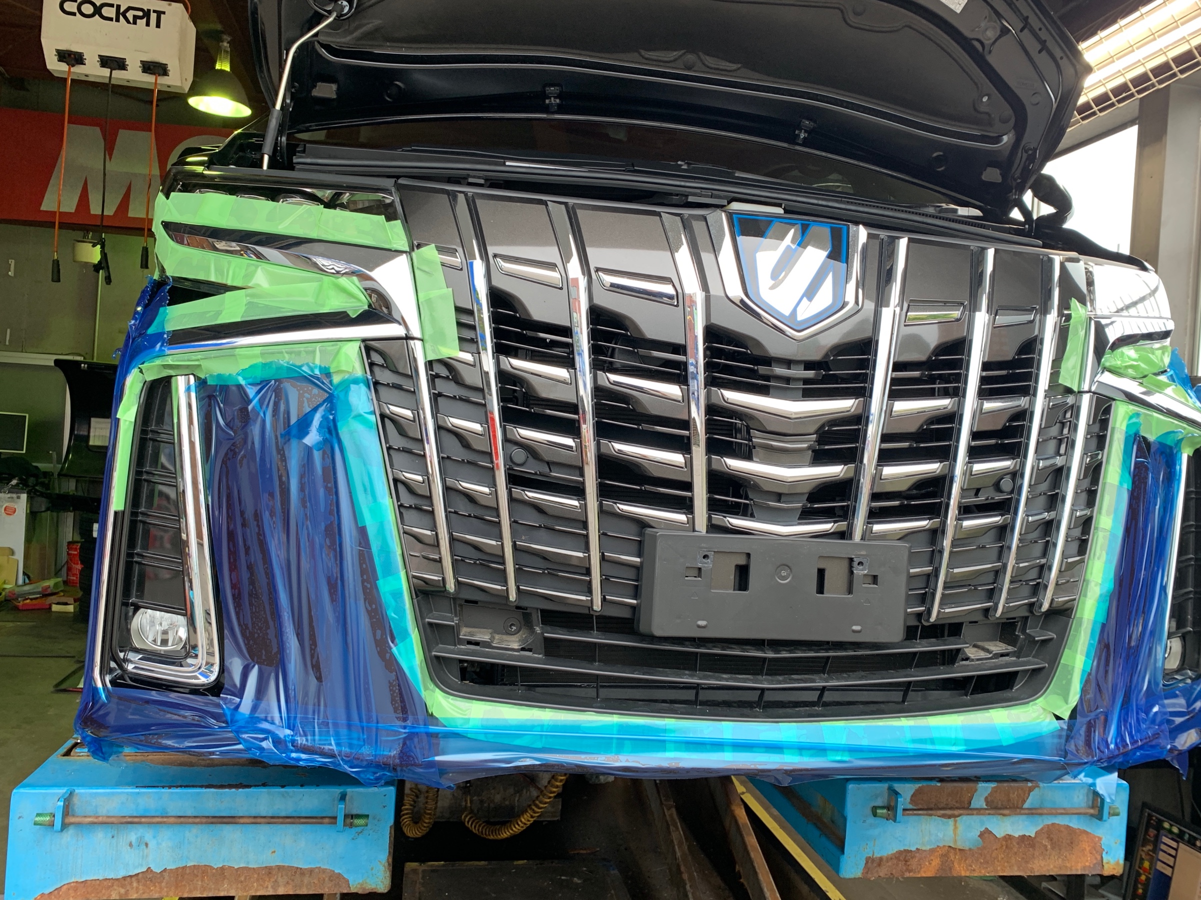 Ayh30アルファードhybrid S Type Gold スモークメッキ パーツお取付 トヨタ アルファード ハイブリッド エクステリア エクステリア エアロパーツ塗装 取付 Pit作業レポート Cockpit Age3 コクピットエイジ 車 のカスタマイズにかかわるスタッフより
