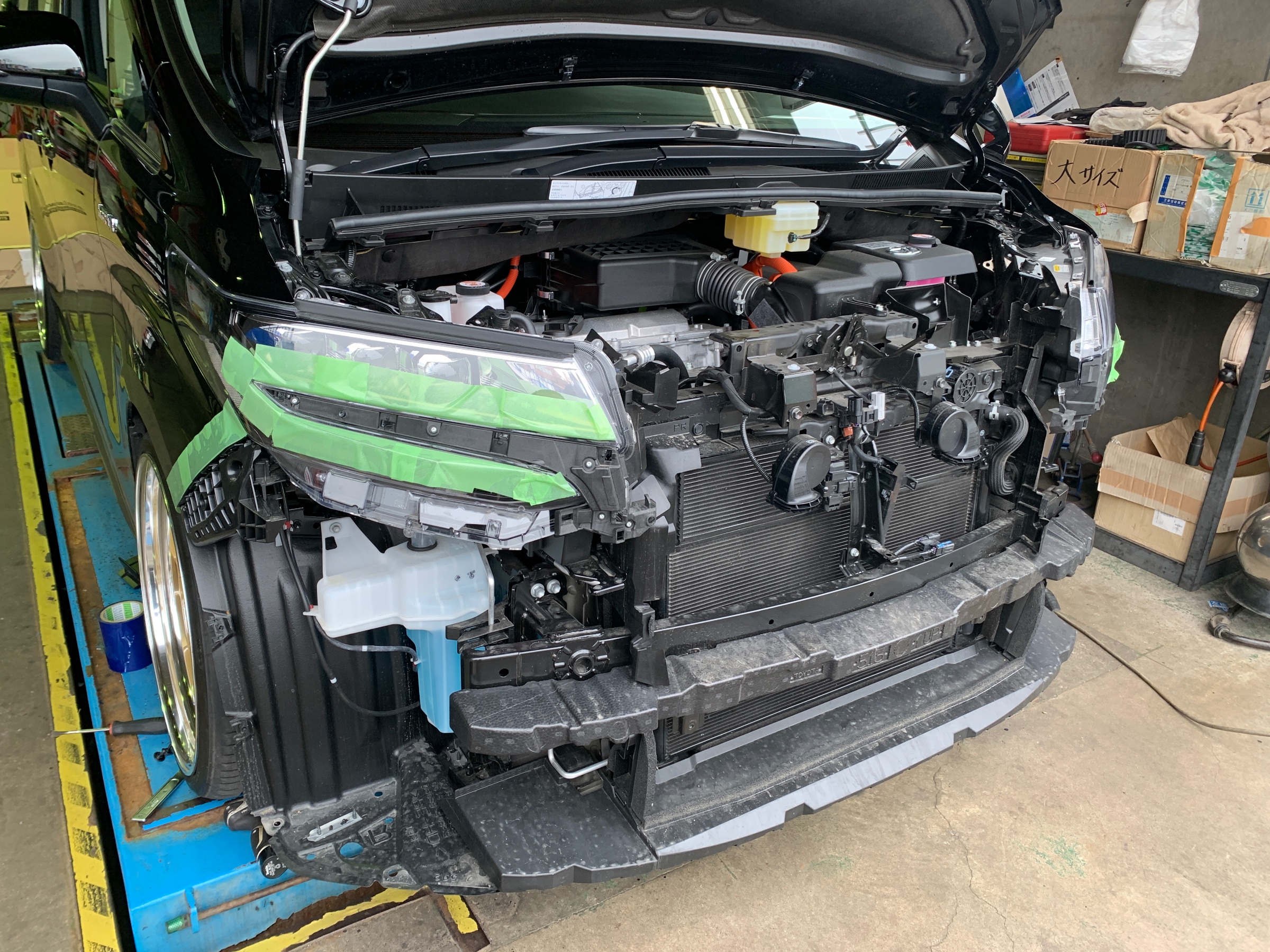 Ayh30アルファードhybrid S Type Gold スモークメッキ パーツお取付 トヨタ アルファード ハイブリッド エクステリア エクステリア エアロパーツ塗装 取付 Pit作業レポート Cockpit Age3 コクピットエイジ 車のカスタマイズにかかわるスタッフより