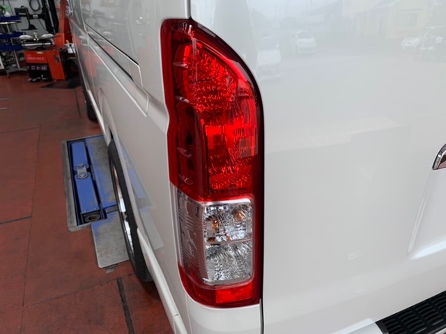 ◇TOYOTA HIACE [KDH206V] GANADORマフラー取付&VALENTI
