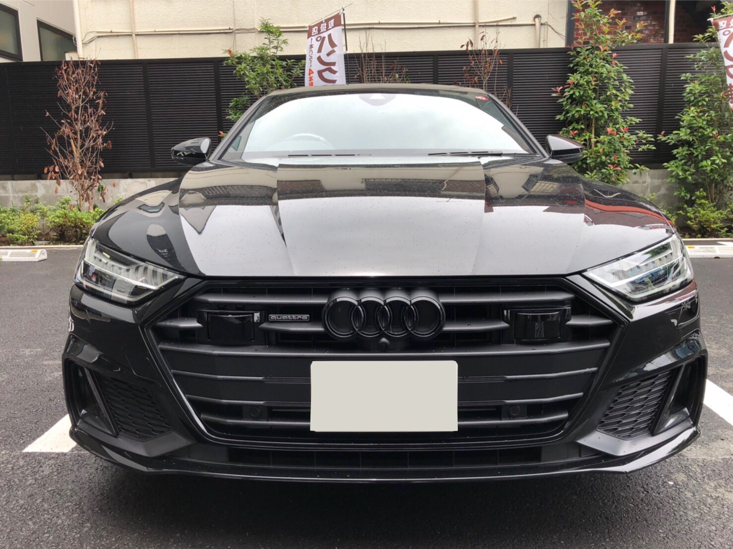 本国純正ブラックグリル エンブレム交換 アウディ スポーツバック 取り付け事例 コクピット21世田谷 お店の取付加工事例紹介