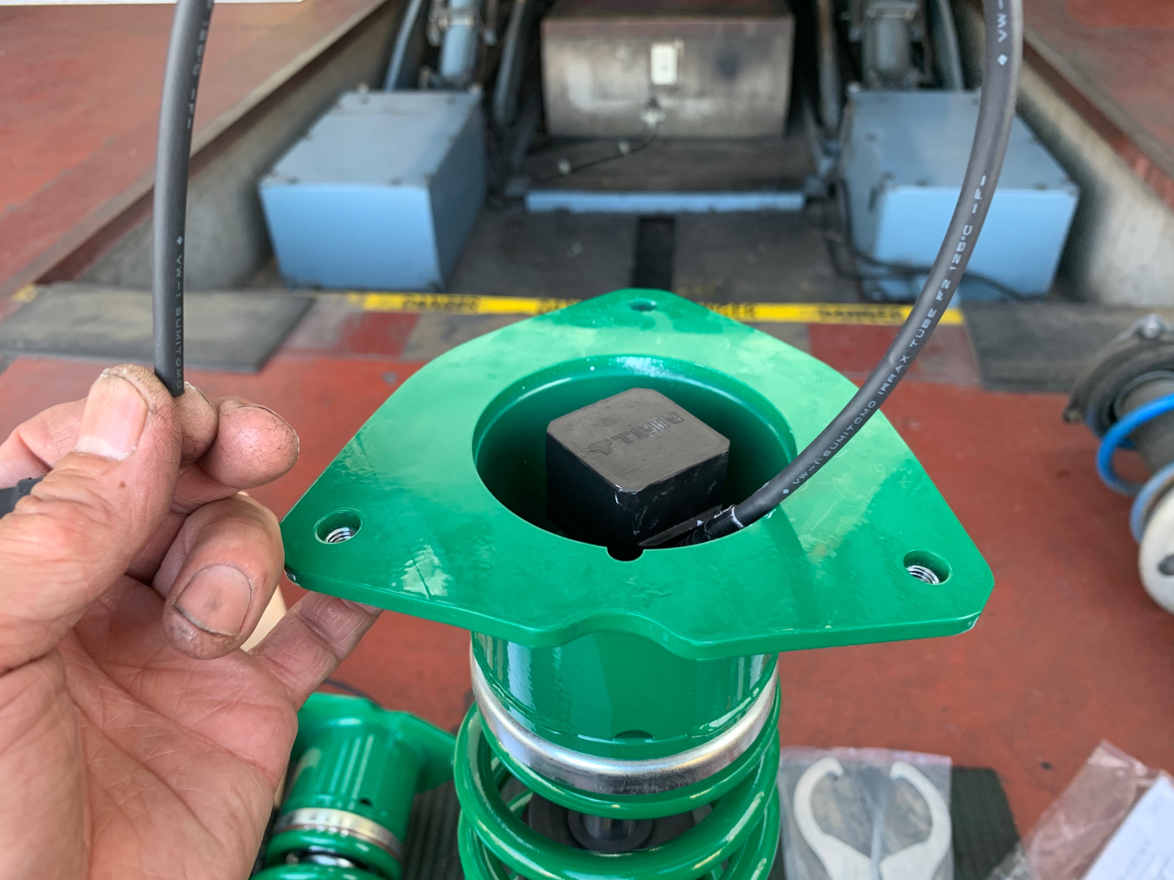 エルグランド TEIN車高調 | 日産 エルグランド | スタッフ 日記