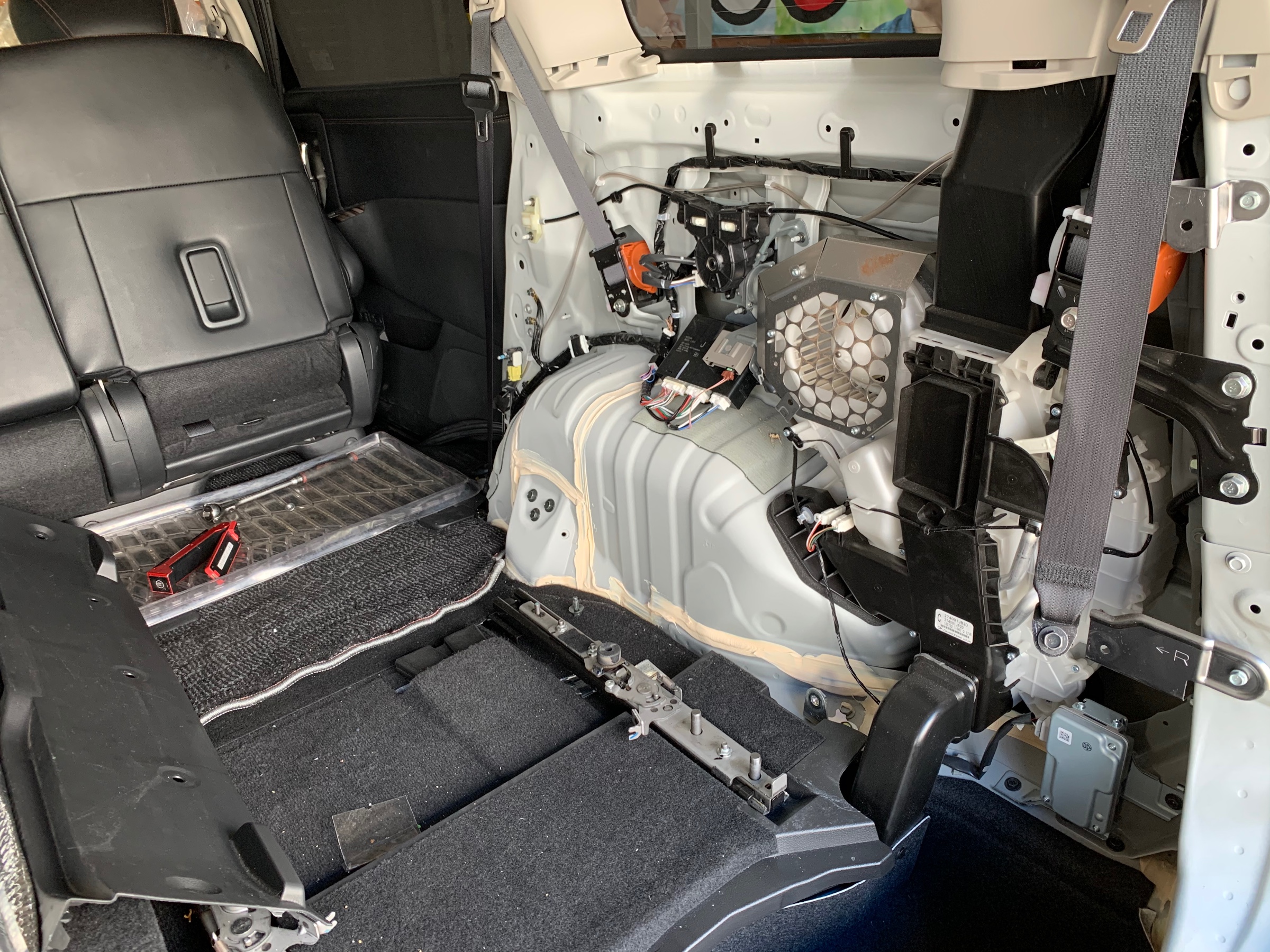 エルグランド TEIN車高調 | 日産 エルグランド | スタッフ 日記