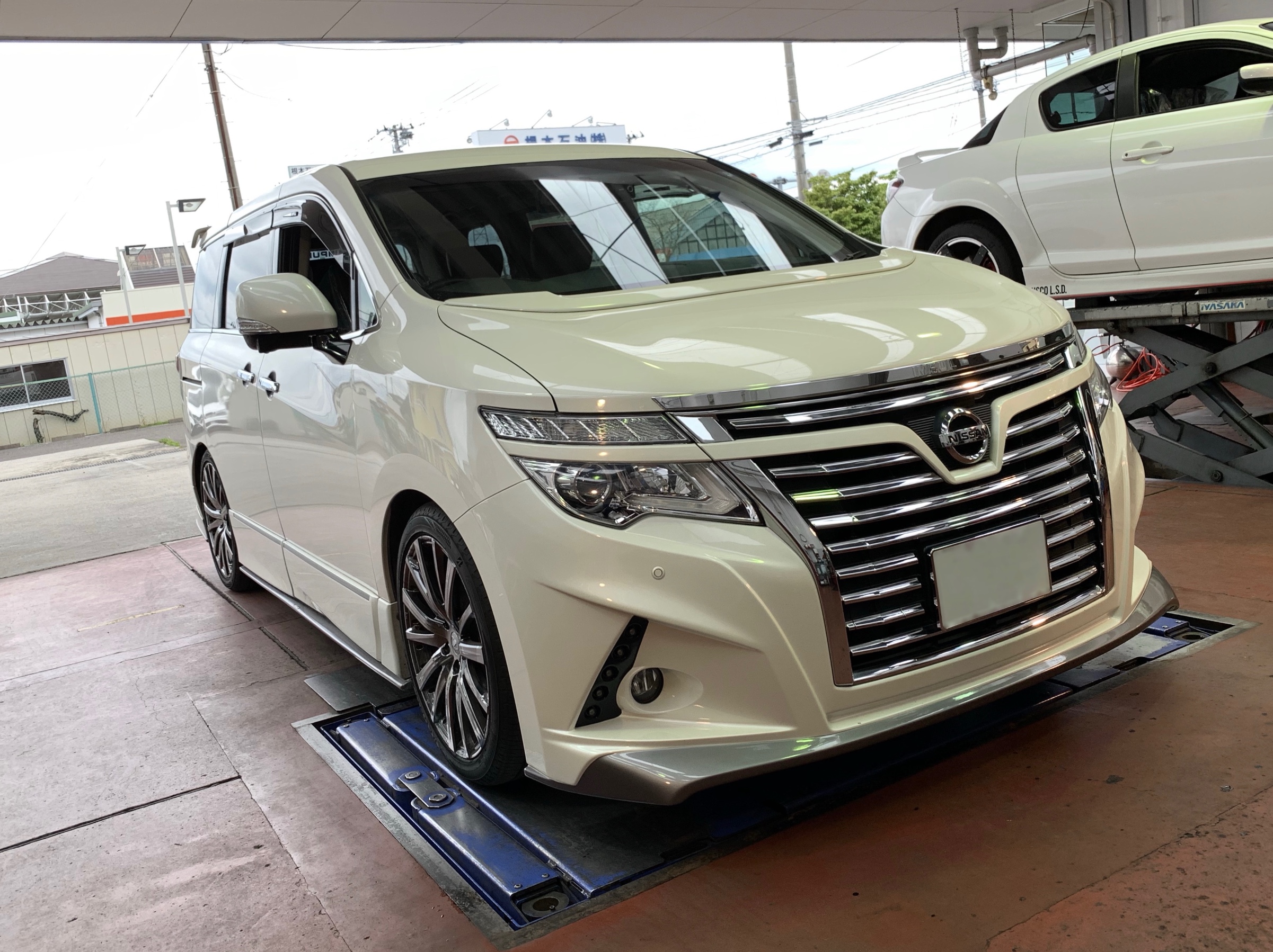 エルグランド TEIN車高調 | 日産 エルグランド | スタッフ 日記
